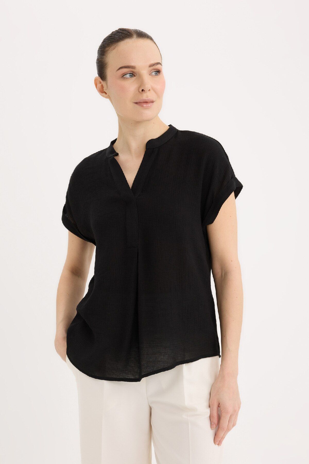DeFacto-Regular Fit Claw Collar Basic Halenka s pevným krátkým rukávem E6288AX25SP 4