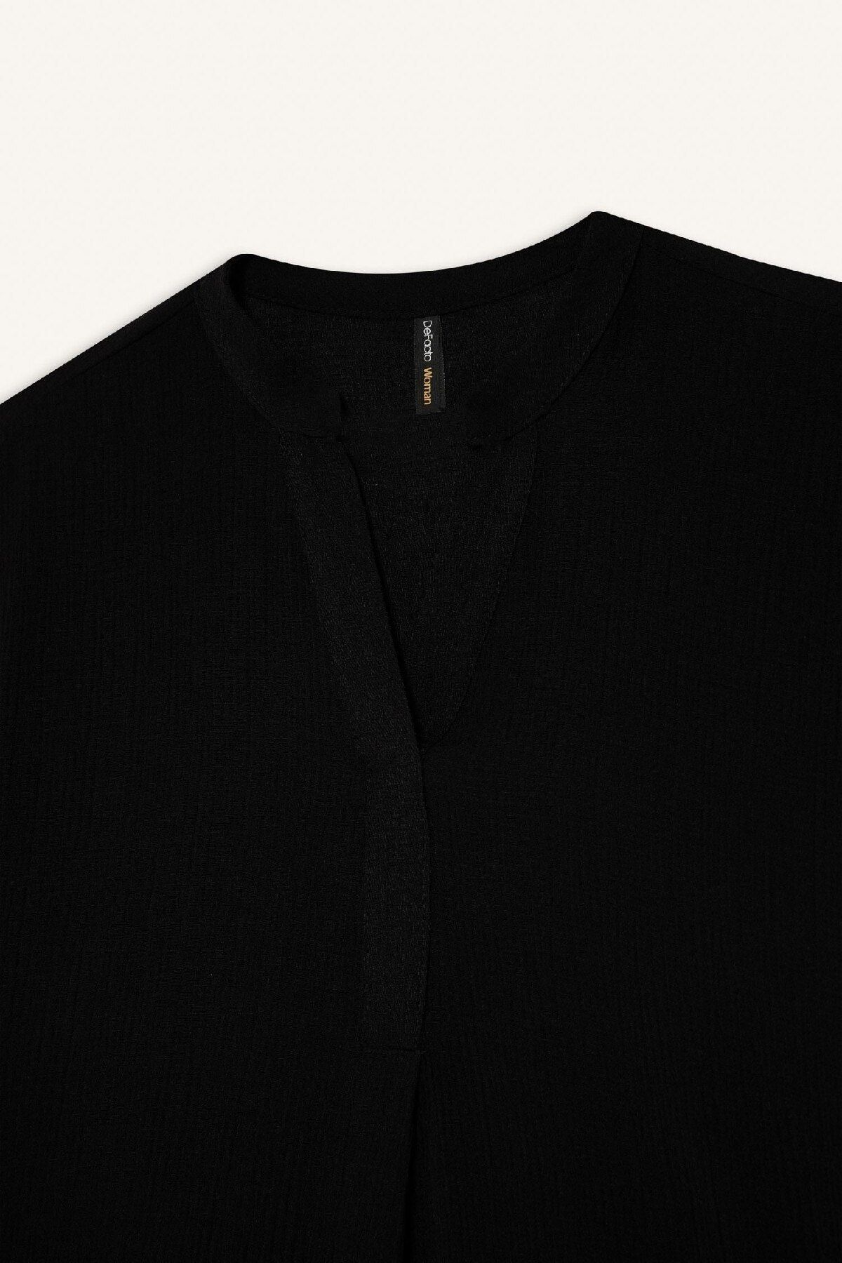 DeFacto-Regular Fit Claw Collar Basic Halenka s pevným krátkým rukávem E6288AX25SP 8