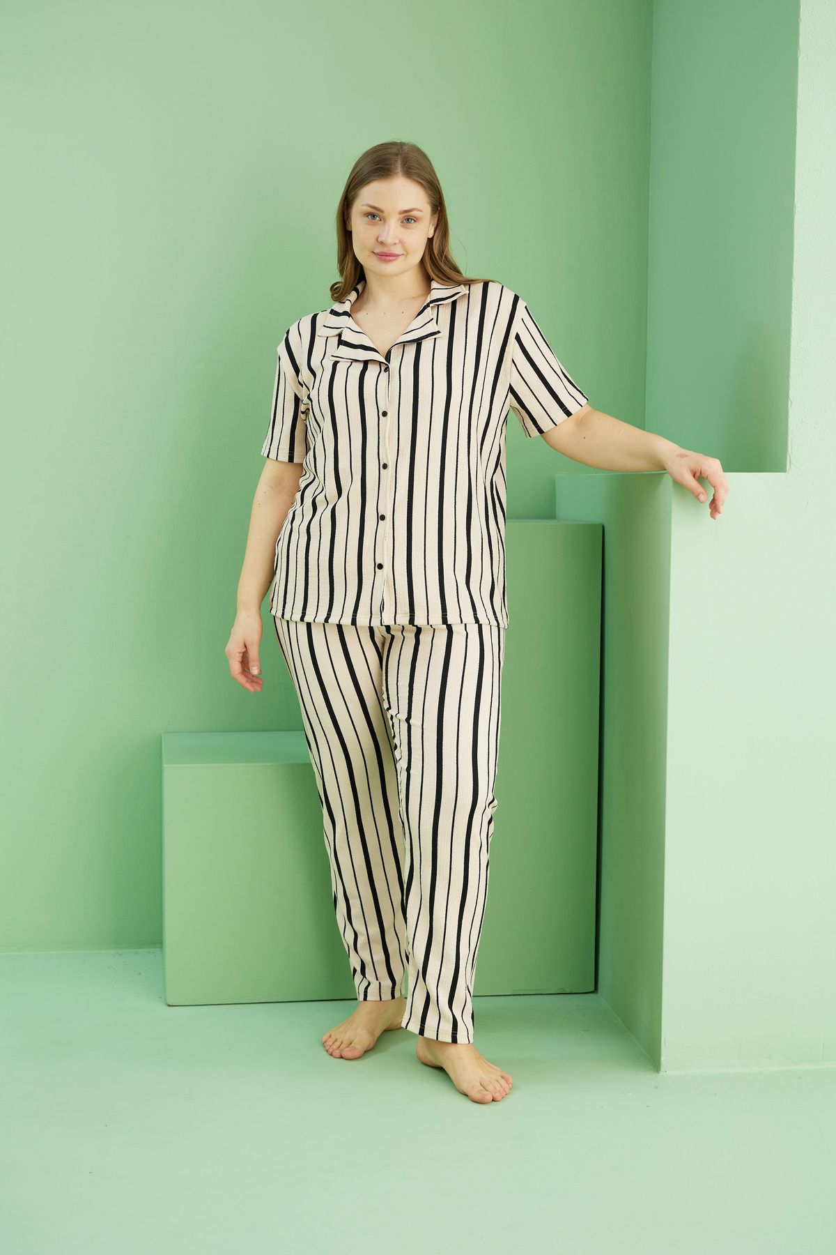 Siyah İnci-Black Stripe Patterned Bürümcük Krınkıl Fabric Curve Large Size Oversize Buttoned Pajama Set 25118719 2