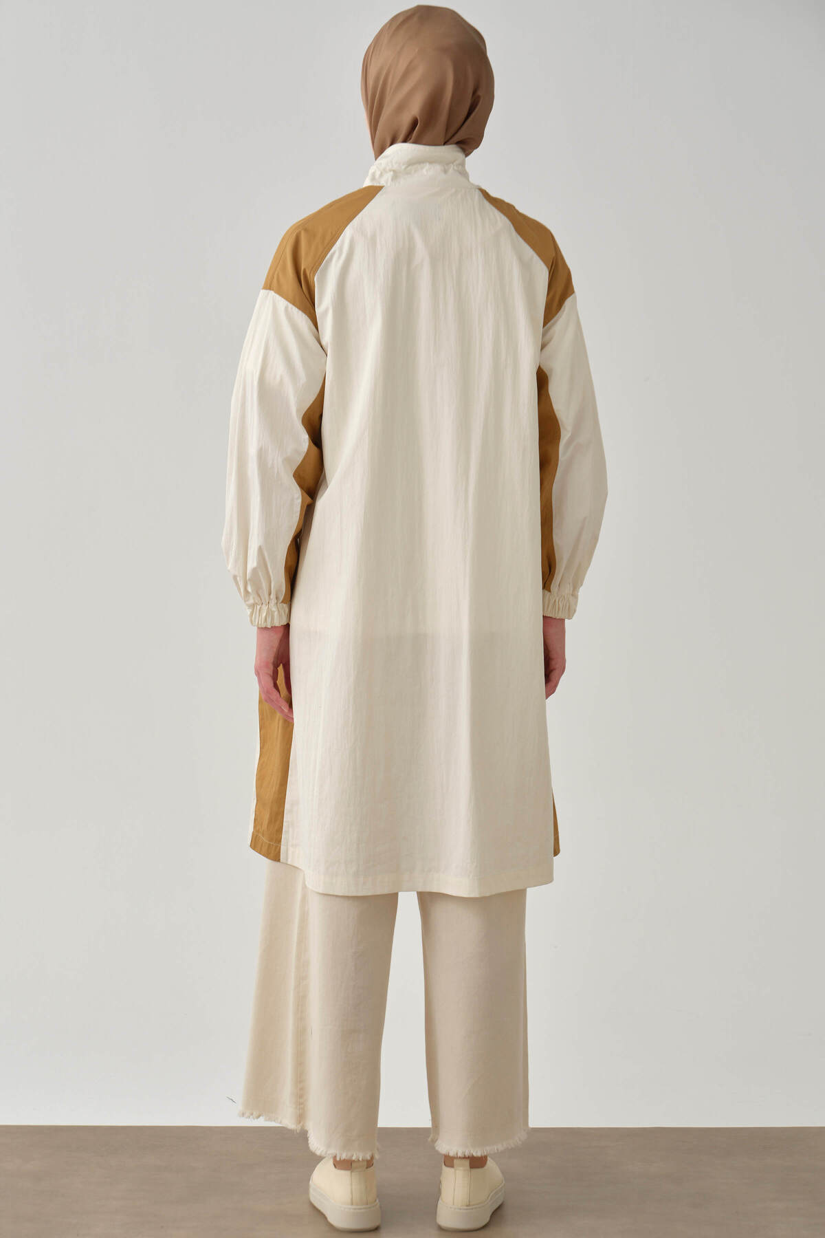 Tuğba  Kesik Detaylı Yağmurluk - Ekru-Camel - Görsel 9