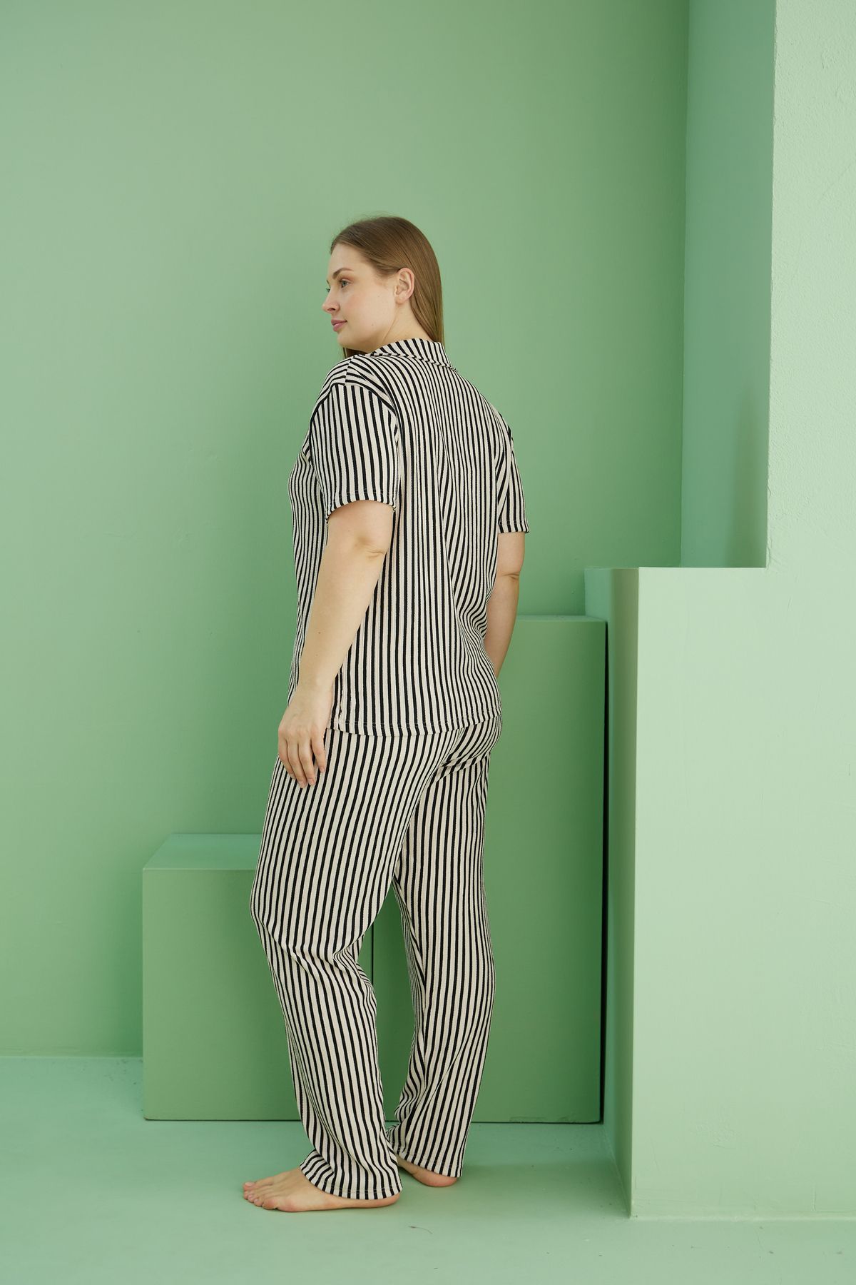Siyah İnci-Black Stripe Patterned Bürümcük Krınkıl Fabric Curve Large Size Oversize Buttoned Pajama Set 25118730 3
