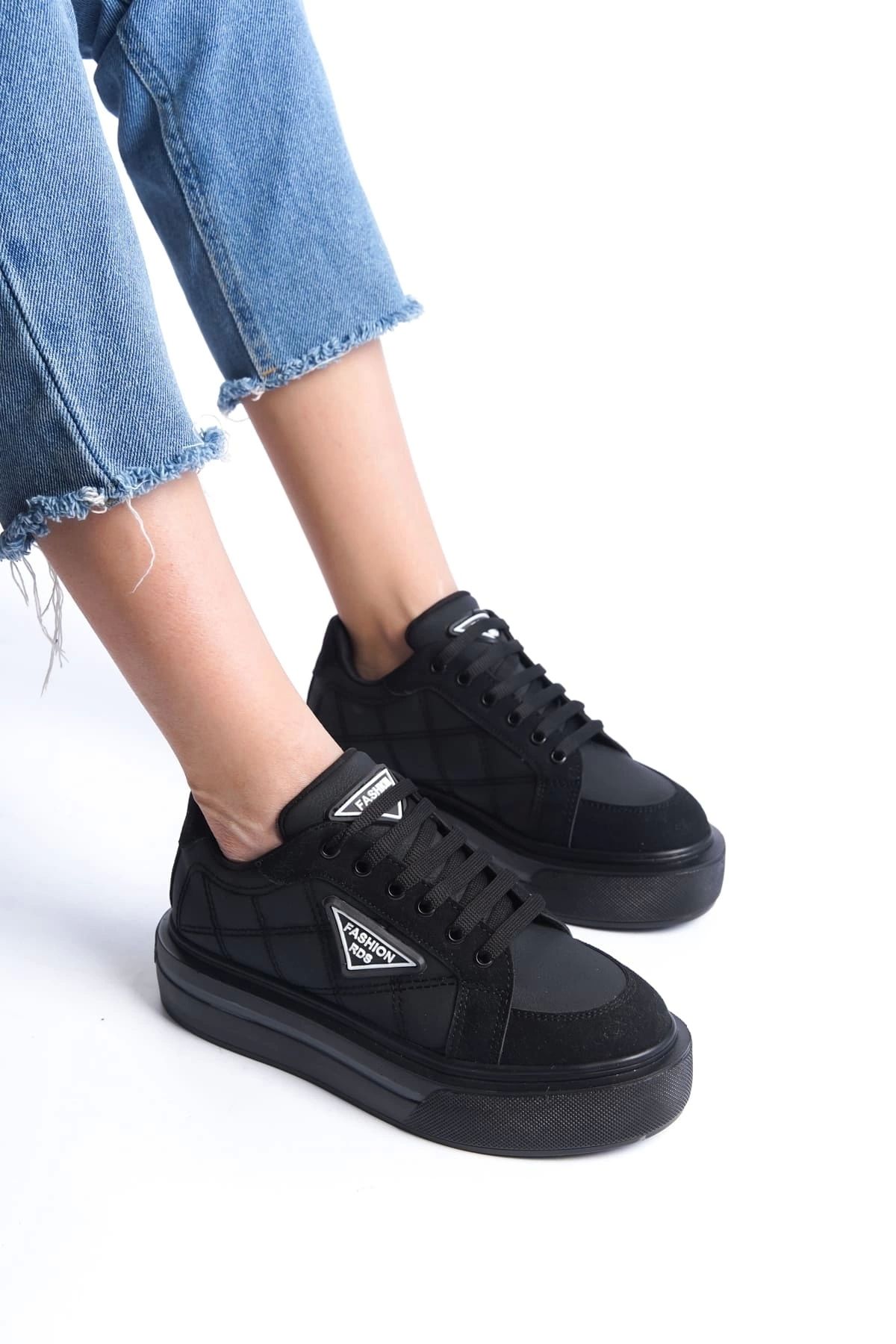 TB Terzi Bey Prag Bağcıklı Ortopedik Taban Desenli Kadın Sneaker Spor Ayakkabı St - Siyah