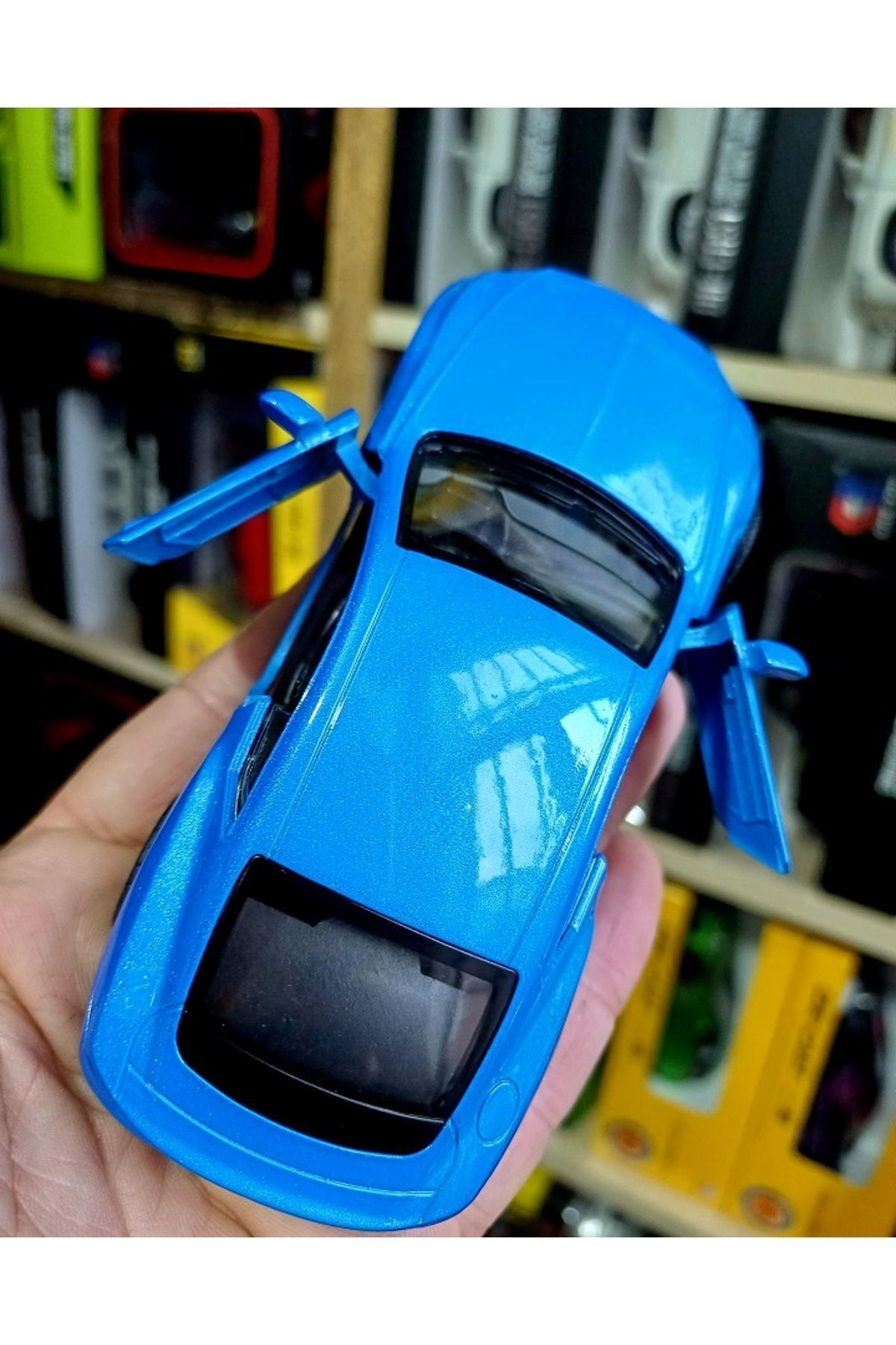 BENTLEY フィギュア付きピンバッチ付き OYUNCAKSAHİLİ Bentley Model Diecast Demir 1.36 Ölçek Koleksiyon