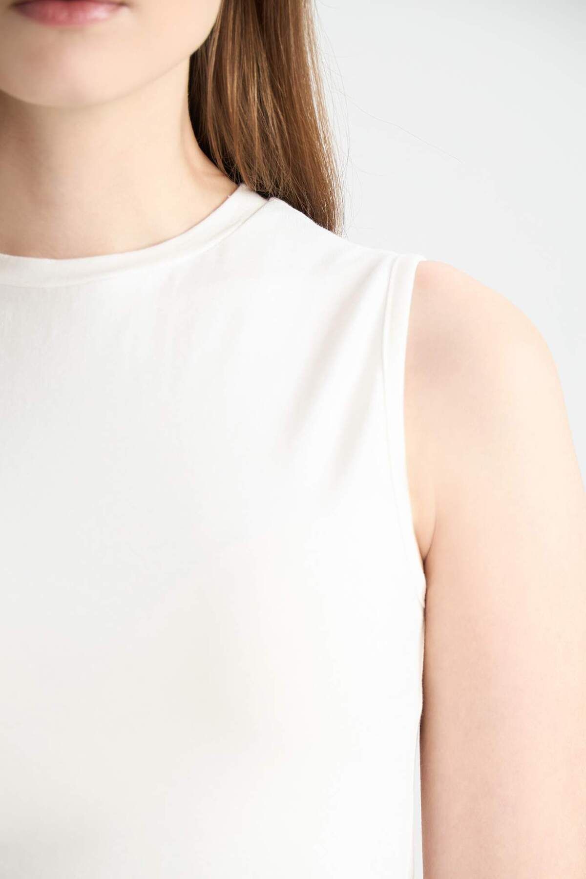 DeFacto-Regular Fit Crew Neck Basic απλό αμάνικο εσώρουχο E7619ax25sp 5