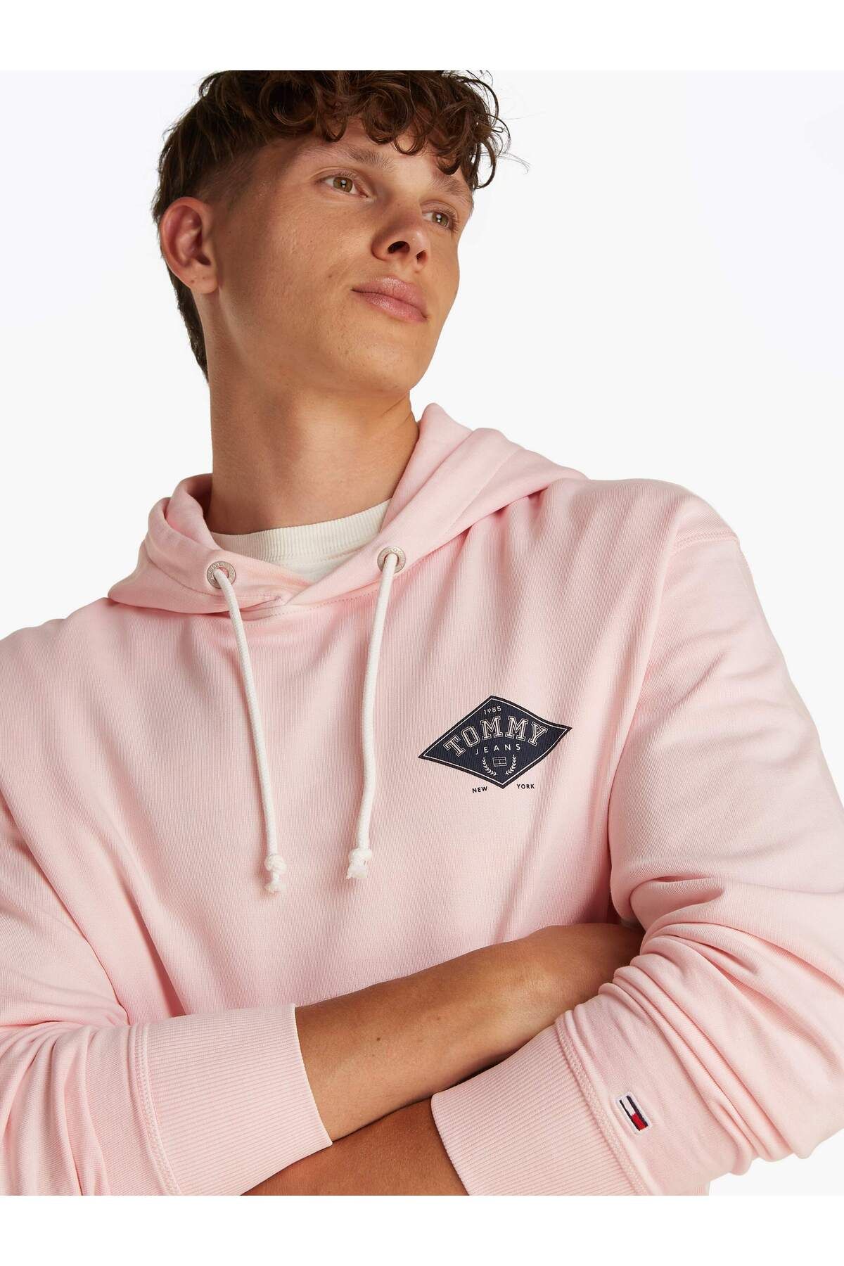 Tommy Hilfiger-Суитшърт с качулка TJM RLX VARSITY GRAPHICS 4