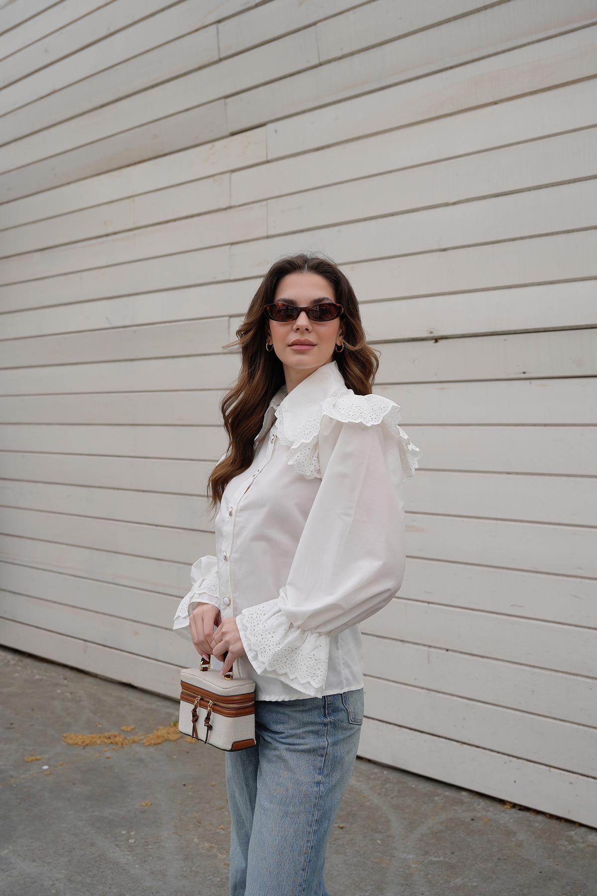 QUREKLİ  Kadın Beyaz Fisto Volanlı Fırfır Detaylı Gömlek - Görsel 3