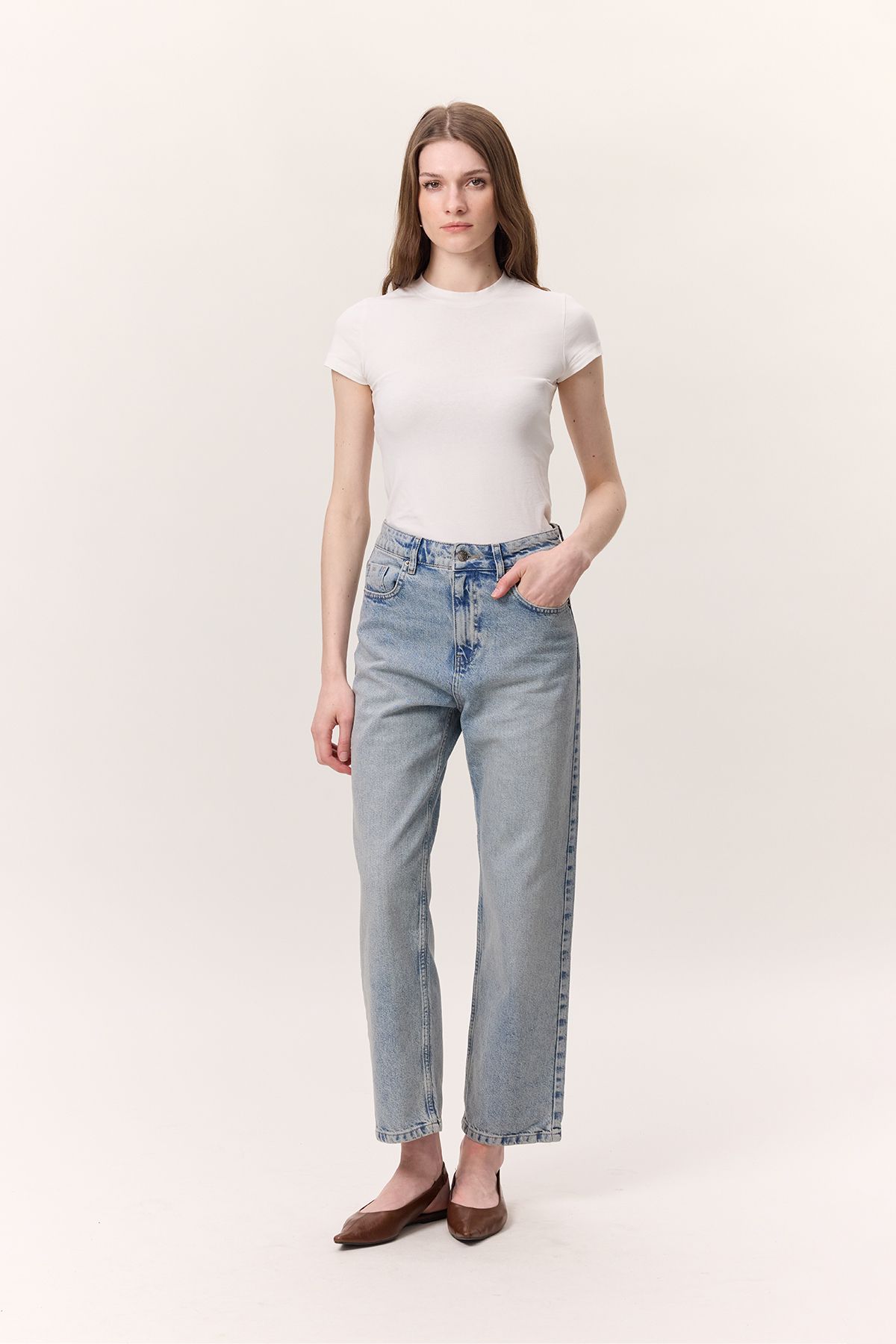 Manuka-High Waist Straight Fit Jean - Light Blue 3