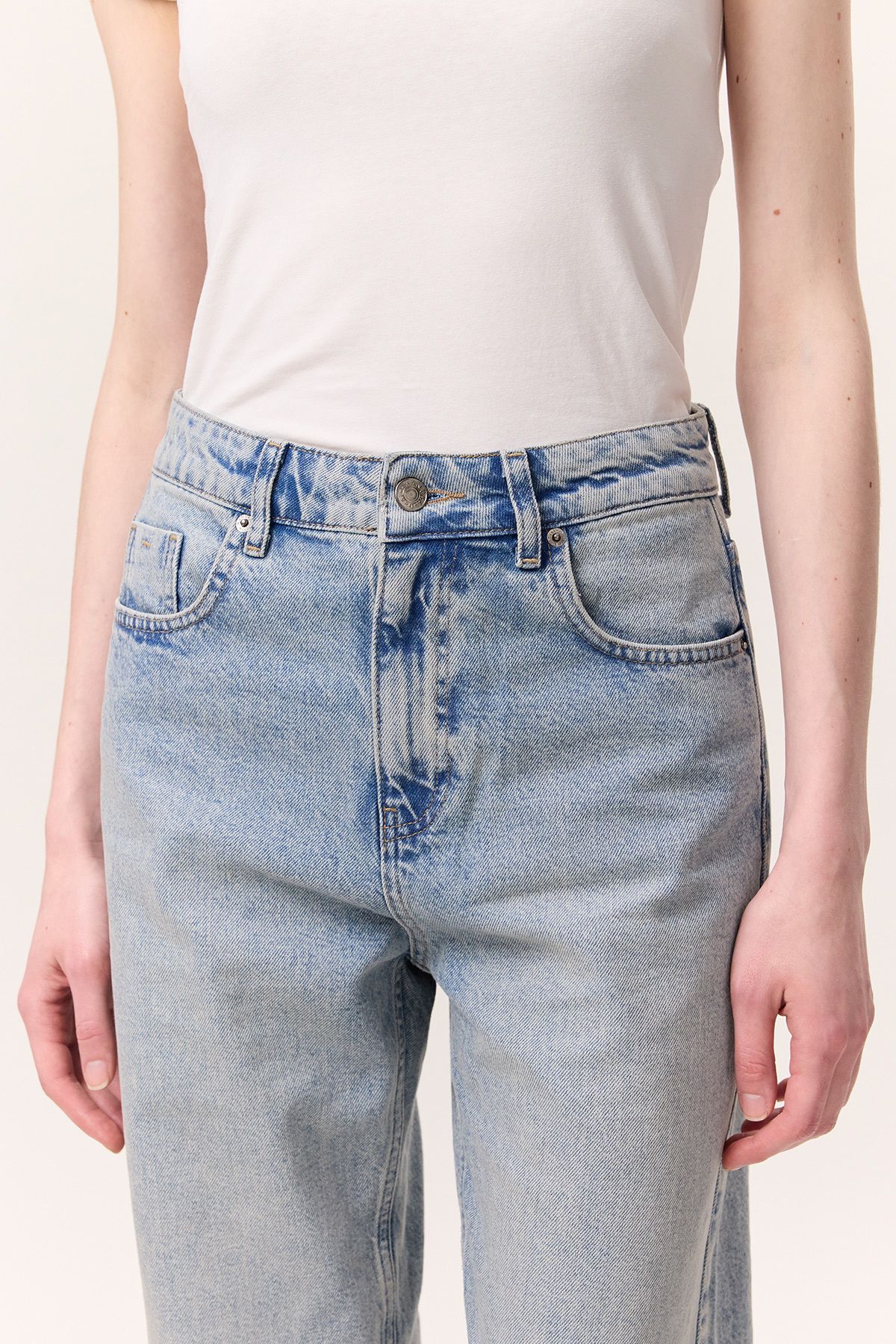 Manuka-High Waist Straight Fit Jean - Light Blue 6