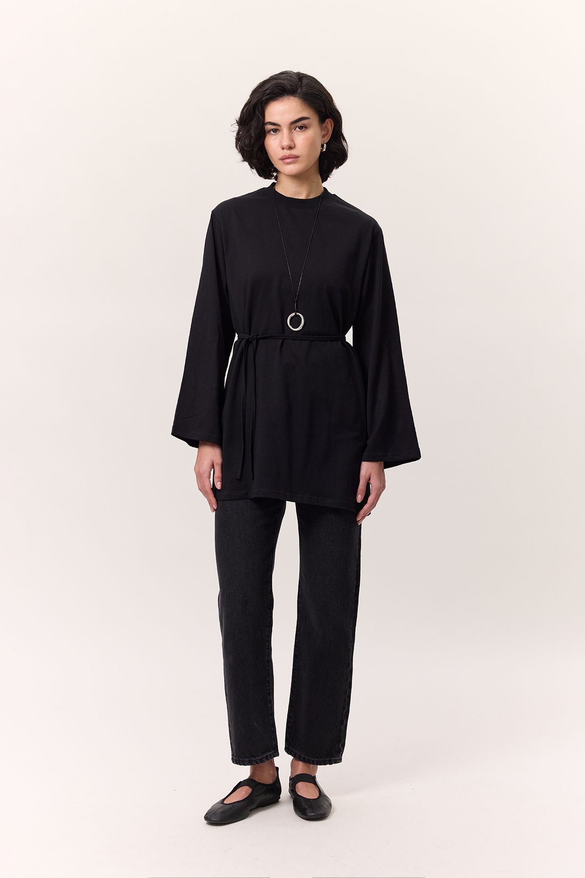 Manuka-Oversize Tshirt - Black, Detailed Binding 2