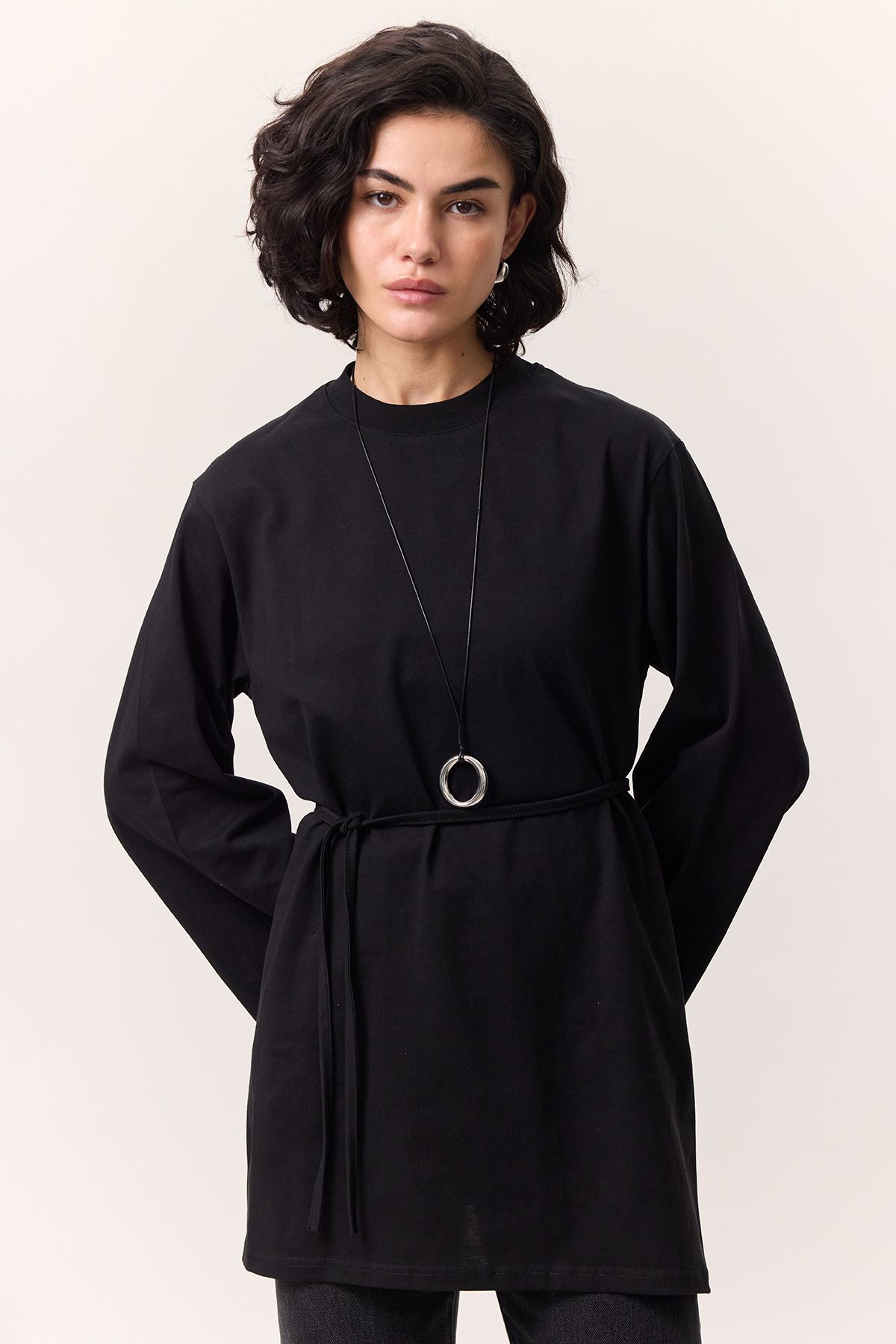 Manuka-Oversize Tshirt - Black, Detailed Binding 3