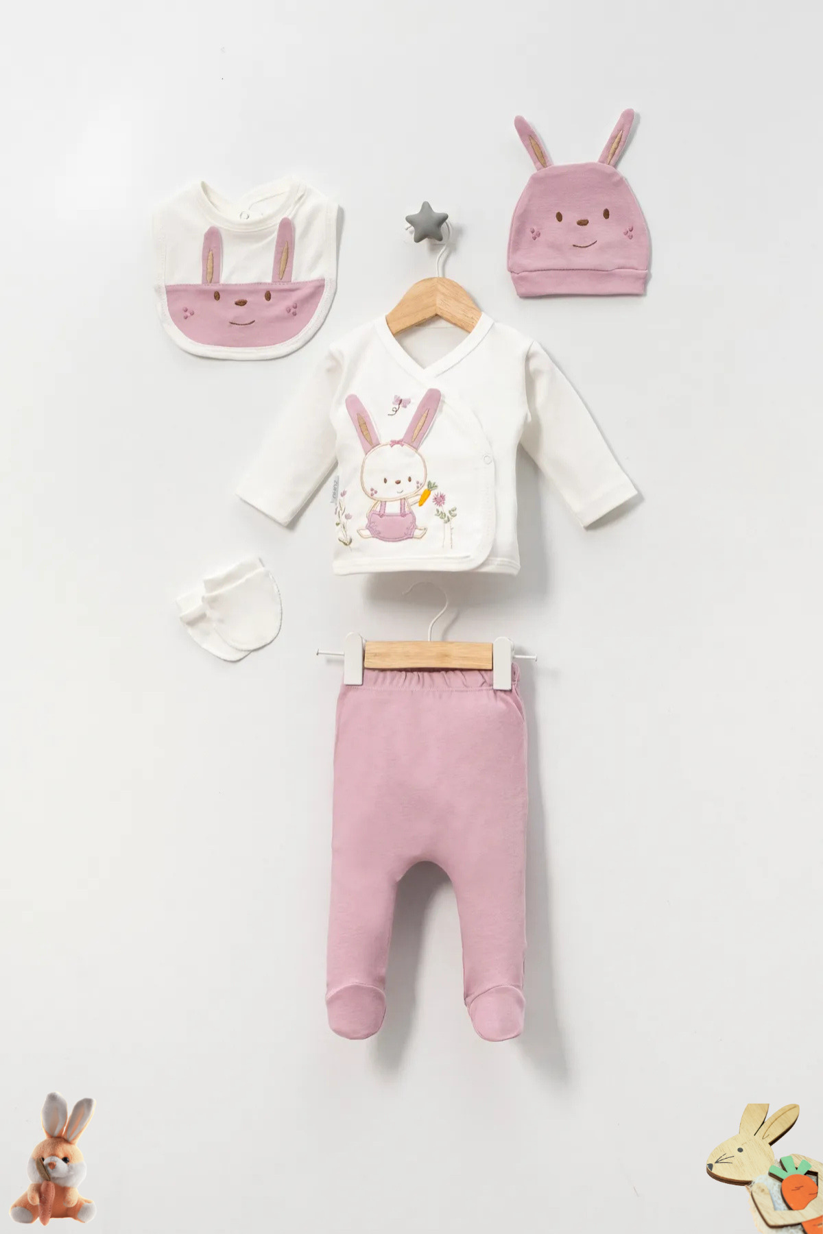 Hilda Bebe Sevimli Tavşan Nakışlı Kız Yenidoğan Hastane Çıkışı 5'li Kutulu Zıbın Seti fotoğrafı 4 (önizleme)