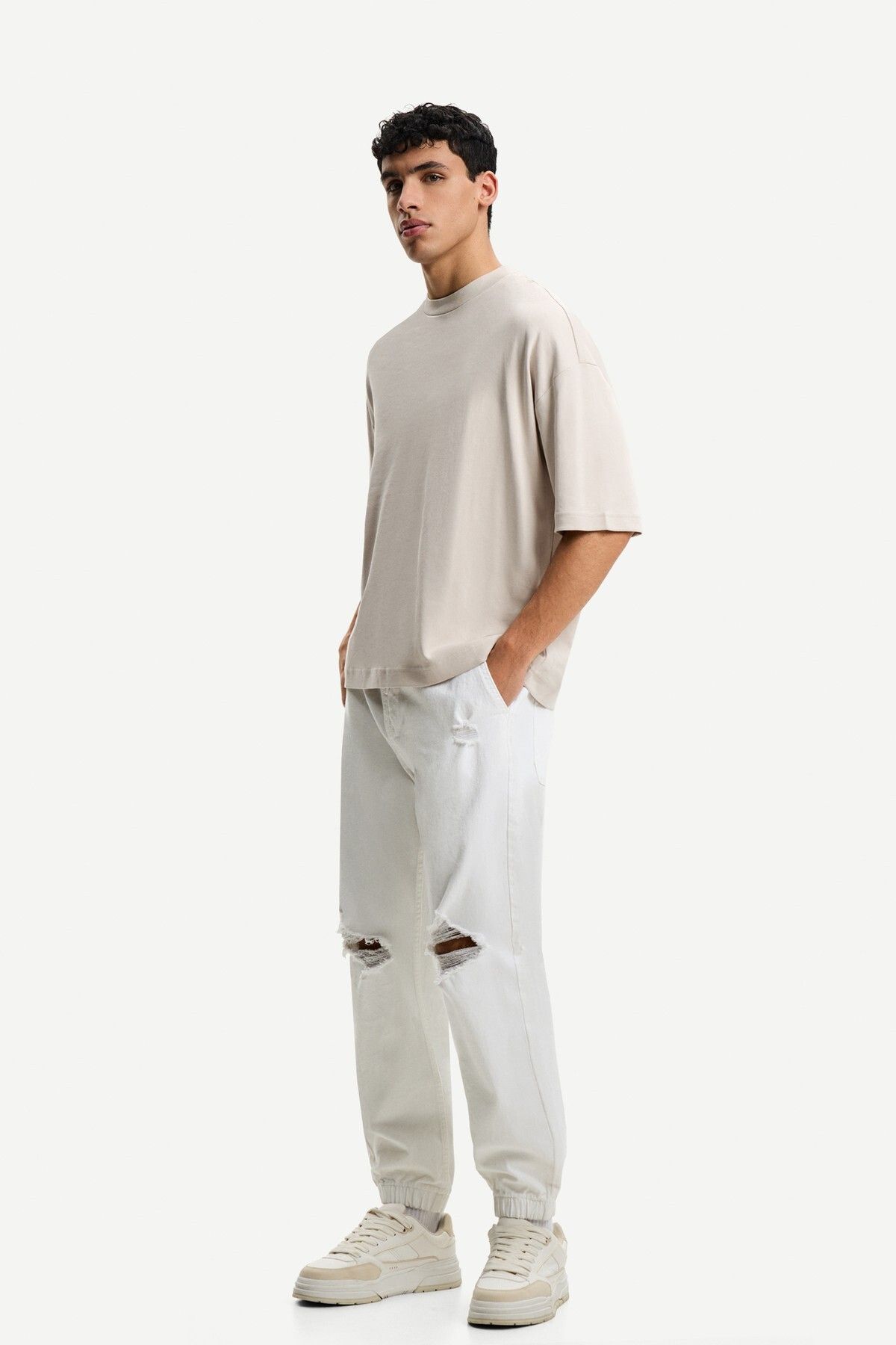 شلوار جین مضطرب Bershka