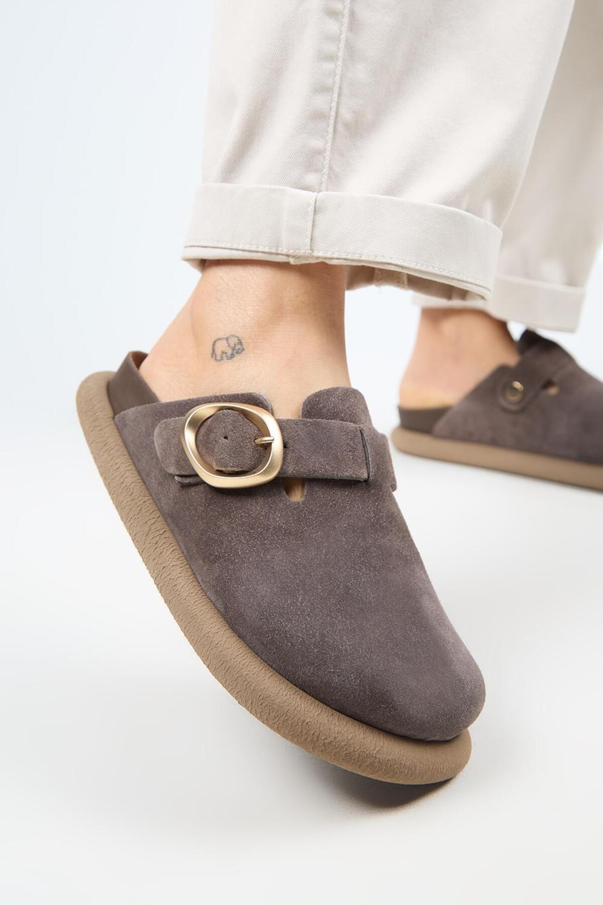 Manijero-(Asymmetry) Women's Genuine Leather Belt Buckle Sabo Light Brown Slippers 4