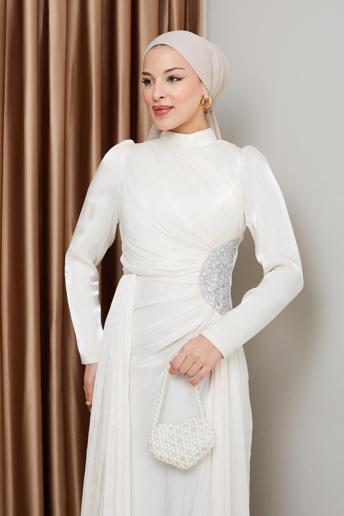 Olcay-Yoryo Seiden-Hijab-Abendkleid mit Steinen und Kordelzug-Detail ECRU 1233 3