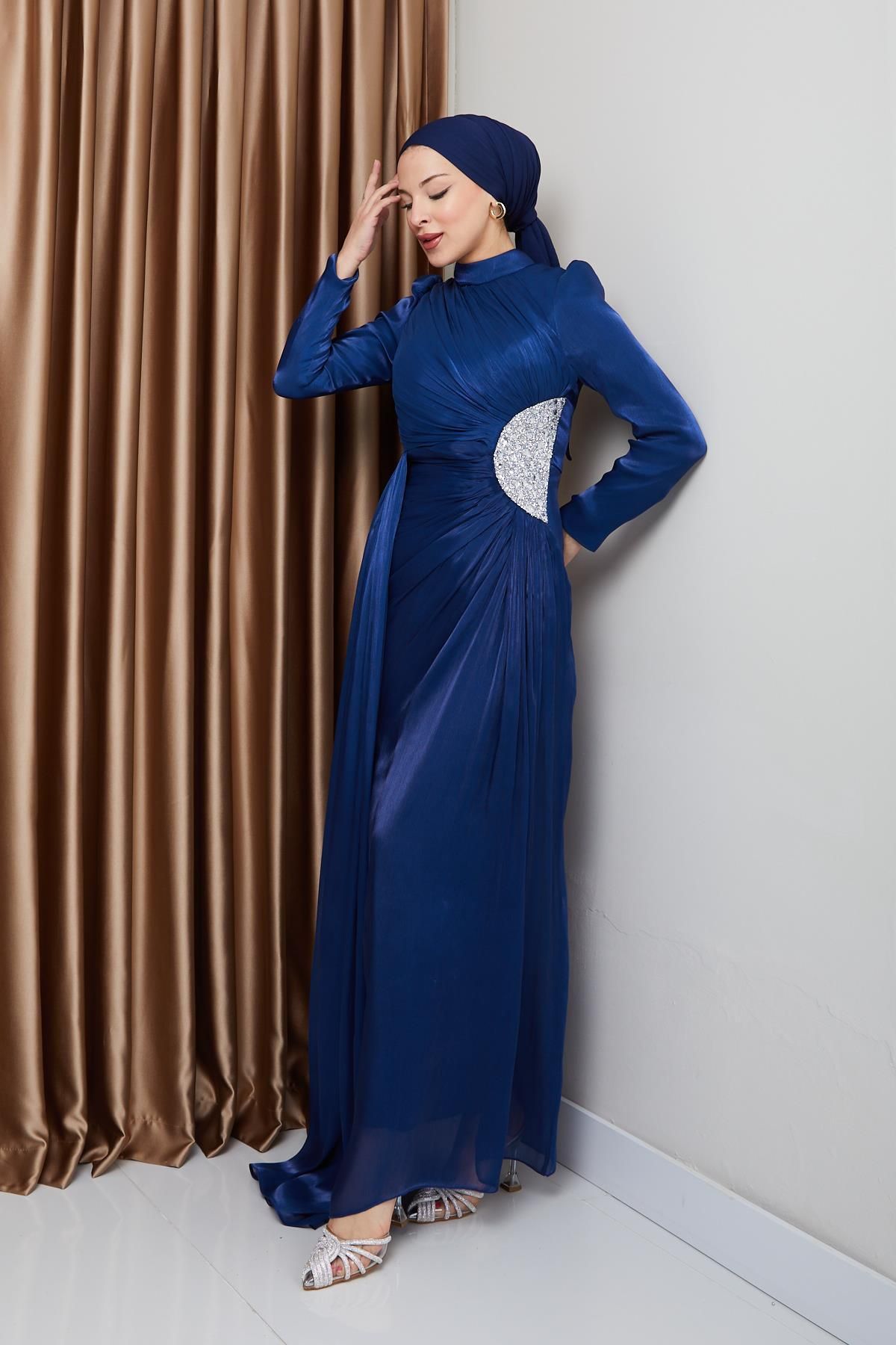 Olcay-Yoryo Silk Hijab-Abendkleid mit Steindetail an der Taille und Kordelzug K. INDIGO 1233 5