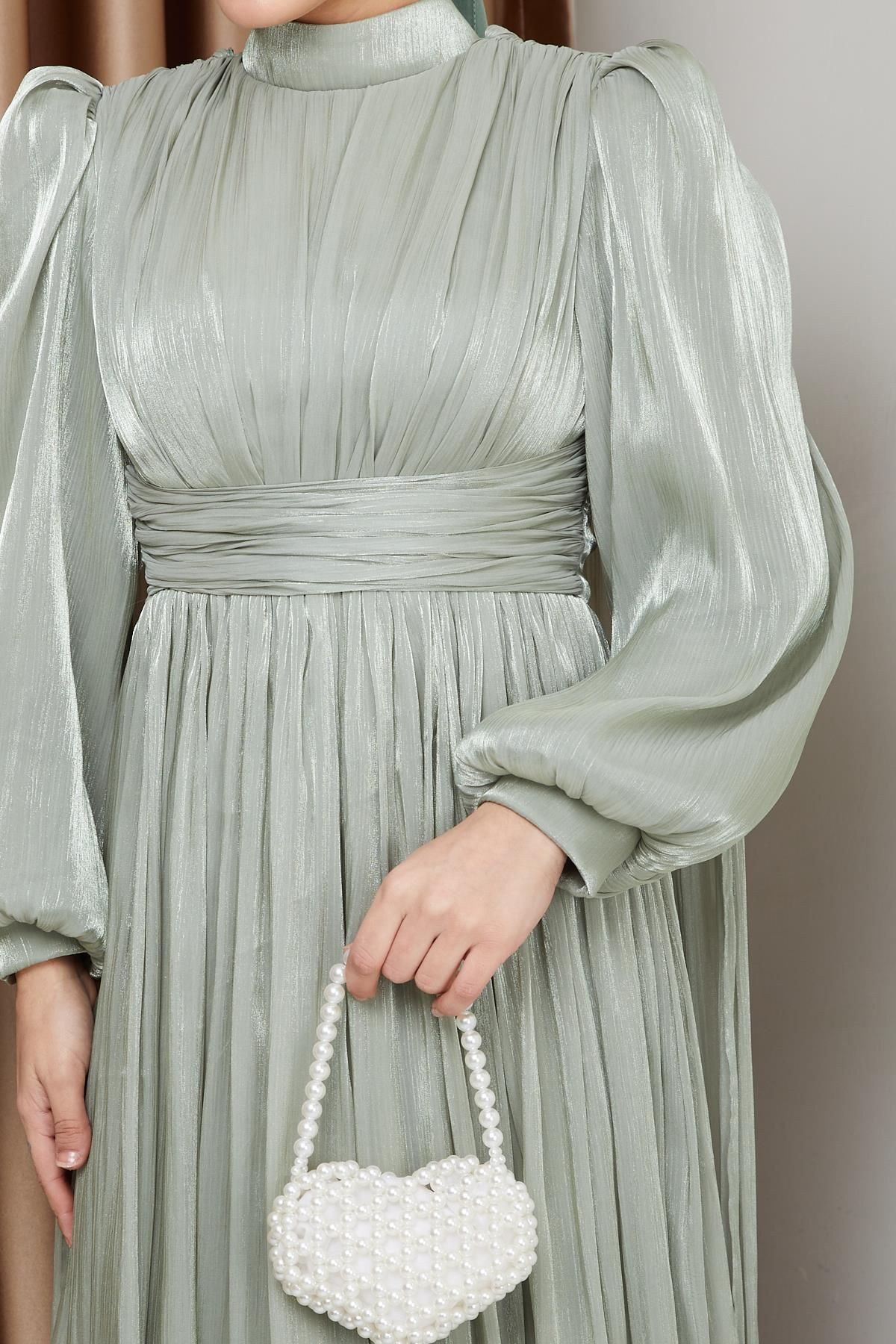 Olcay-Yorgo Seiden-Hijab-Abendkleid mit Gürtel und Cape-Detail HELLGRÜN 1237 5
