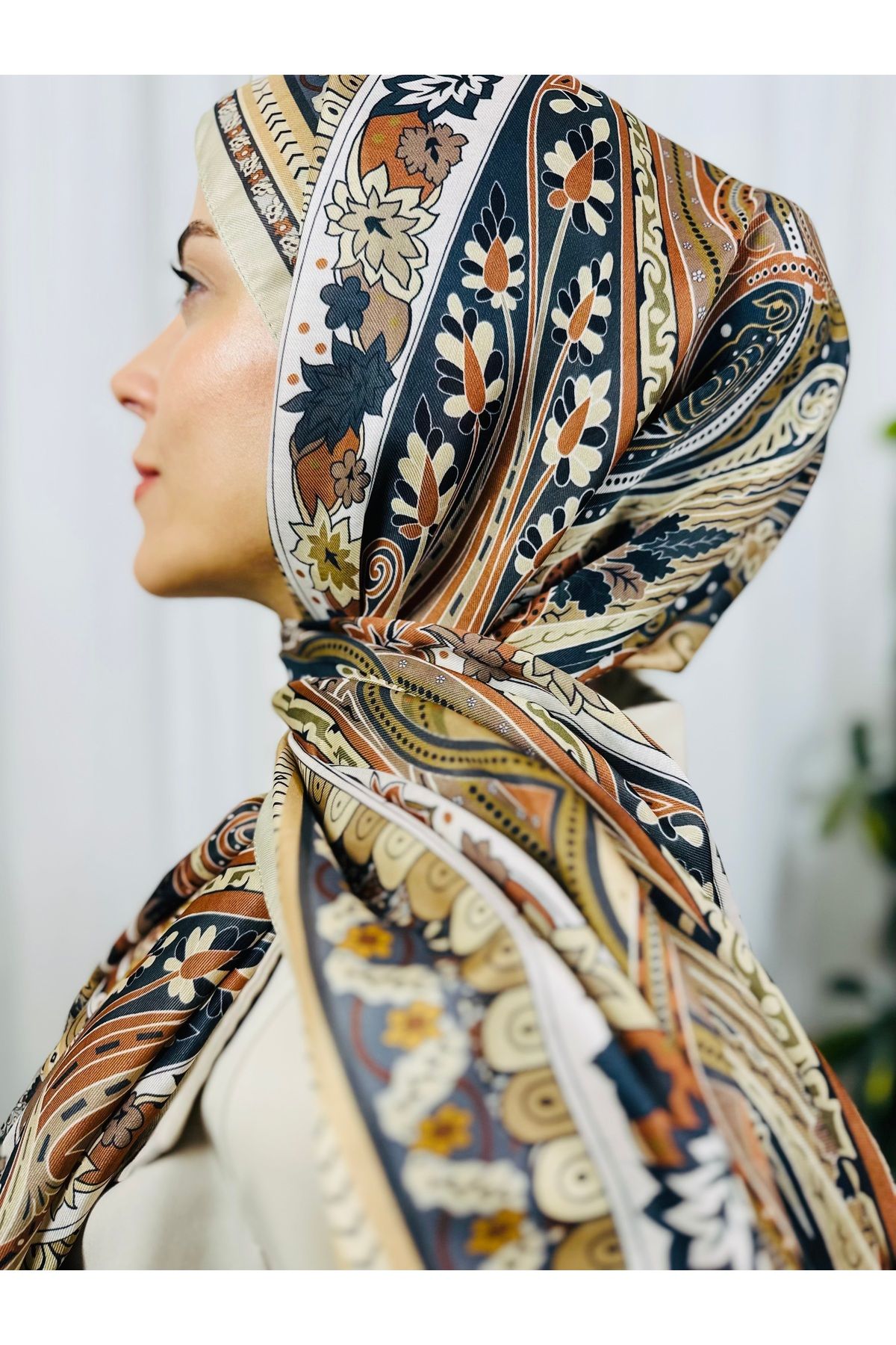 kubbe-Premium Round Retro Pattern Soft Cotton Shawl - Capture a Stylish Style with Its Ethnic Pattern 5