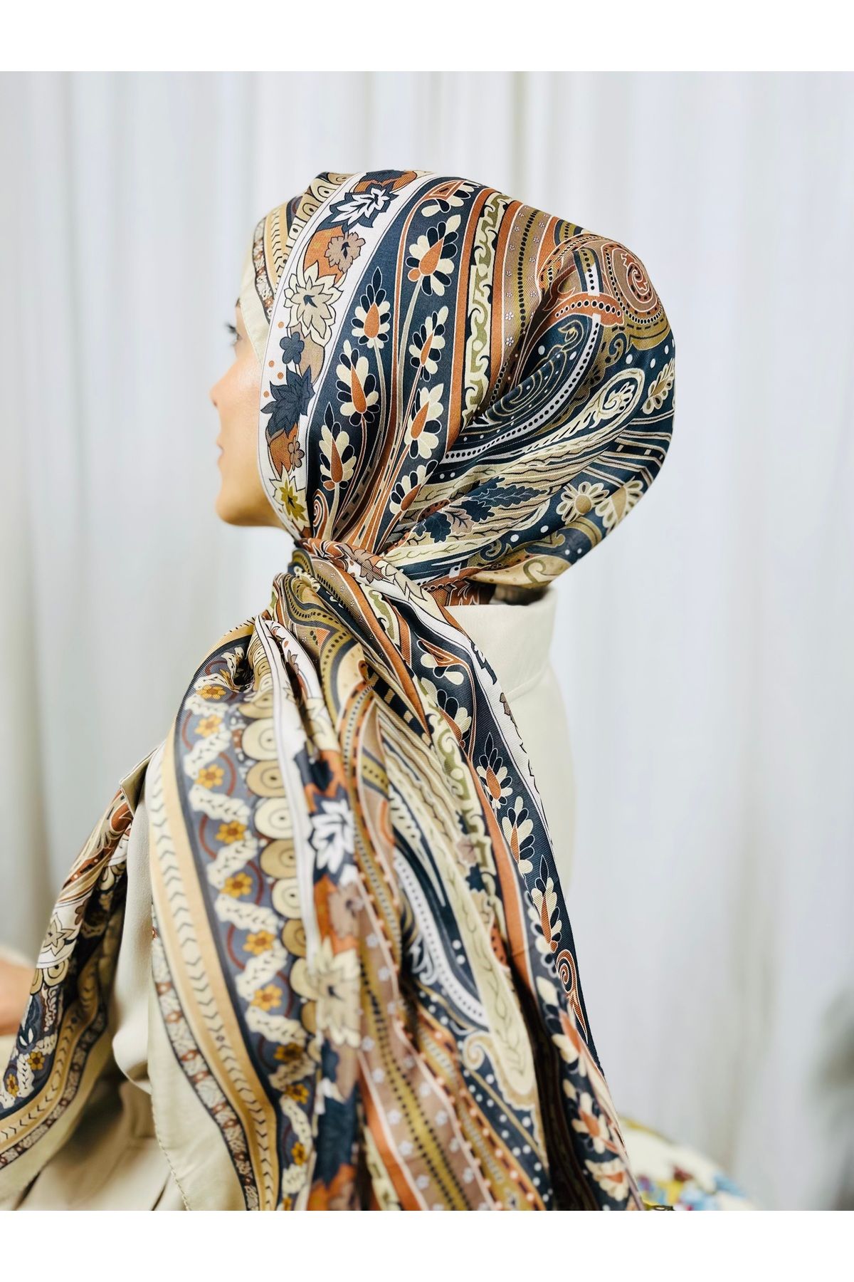 kubbe-Premium Round Retro Pattern Soft Cotton Shawl - Capture a Stylish Style with Its Ethnic Pattern 6