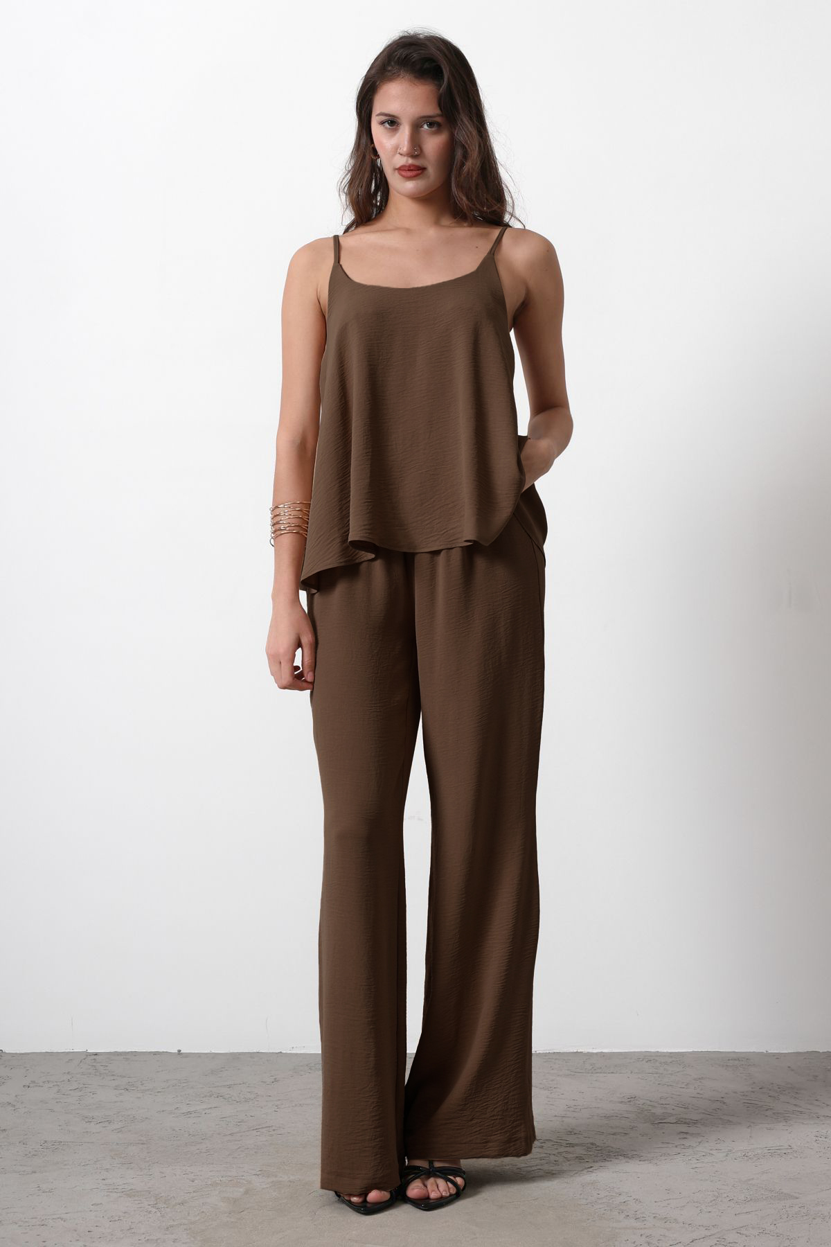 Trendyolmilla  Kahverengi Askılı Dokuma Bluz Dokuma Alt-Üst Takım TWOSS25AU00043 - Görsel 4