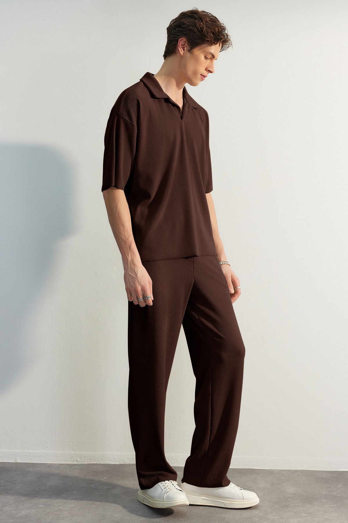Trendyol Collection-OTToman T-Shirt mit Polokragen – weite Passform, Struktur und keine Falten, braun, limitierte Auflage TMNSS23po00020 6