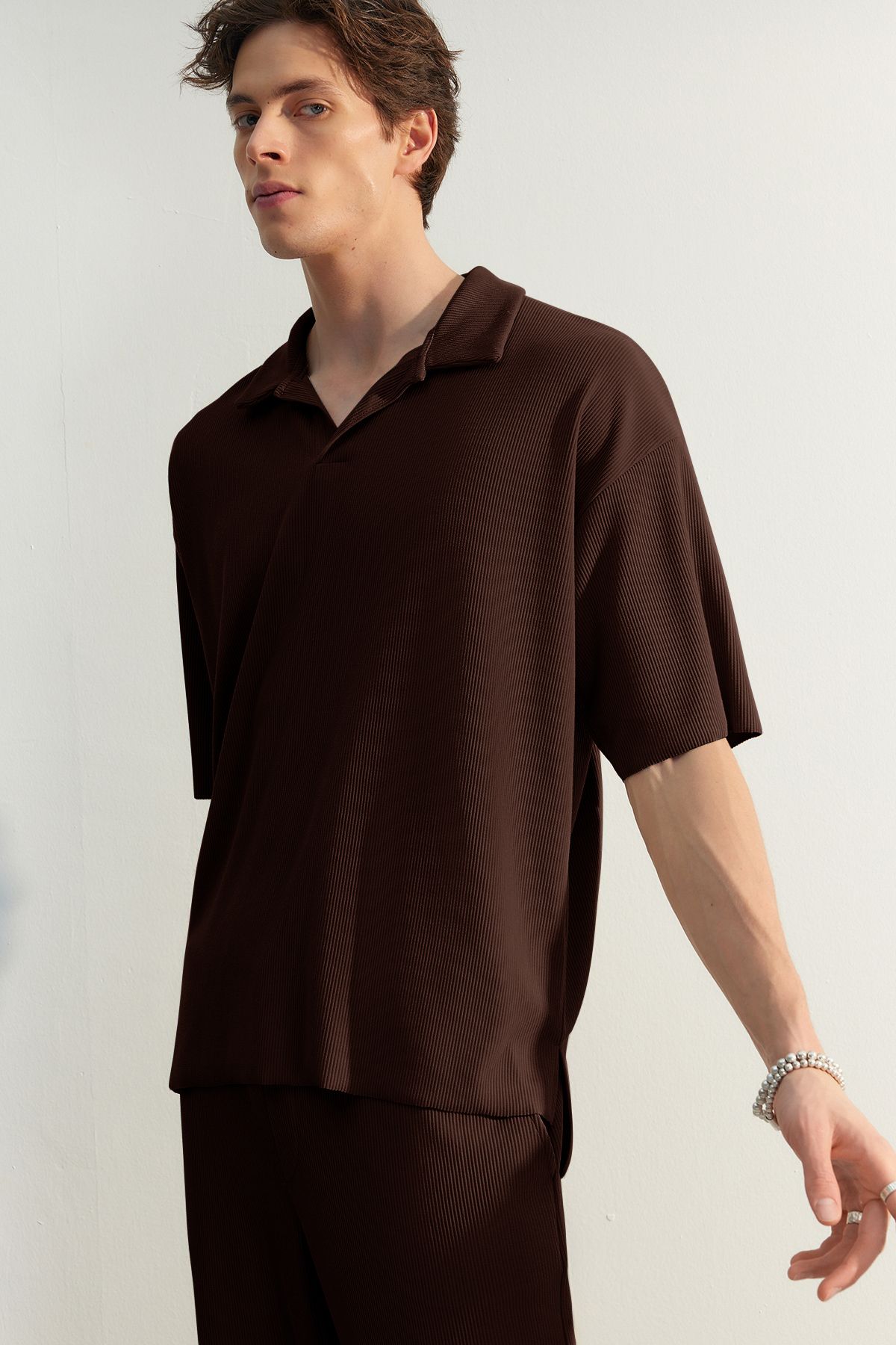 Trendyol Collection-OTToman T-Shirt mit Polokragen – weite Passform, Struktur und keine Falten, braun, limitierte Auflage TMNSS23po00020 5