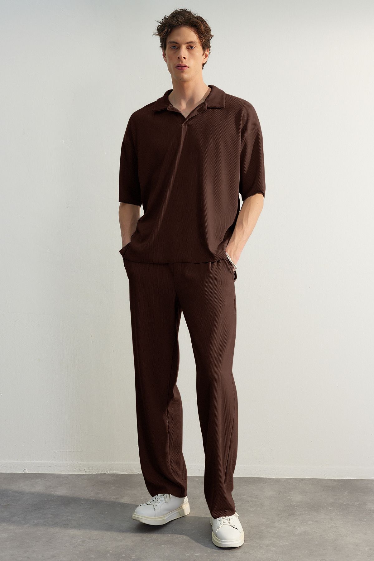 Trendyol Collection-OTToman T-Shirt mit Polokragen – weite Passform, Struktur und keine Falten, braun, limitierte Auflage TMNSS23po00020 3