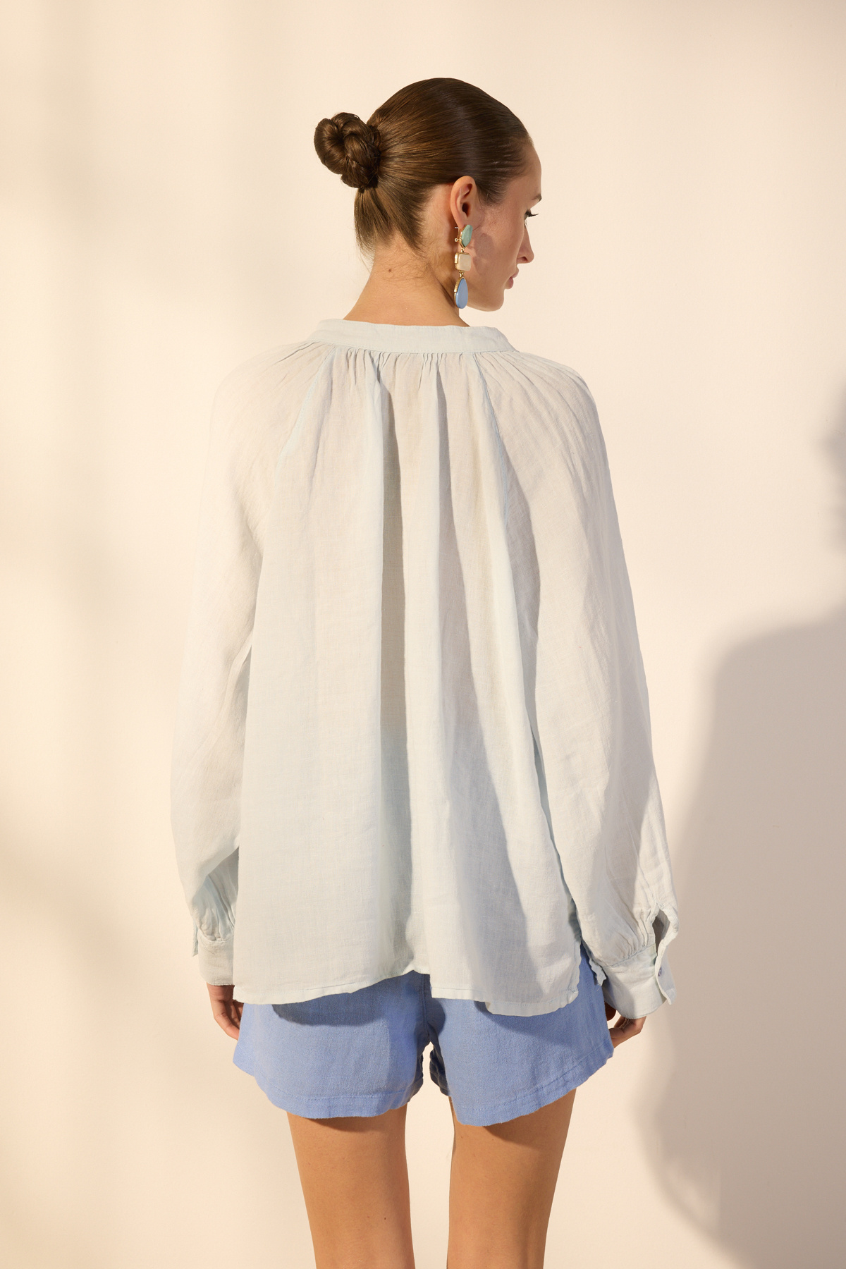 Trendyolmilla  Mavi %100 Keten Hakim Yaka Gömlek TWOSS25GO00134 - Görsel 4