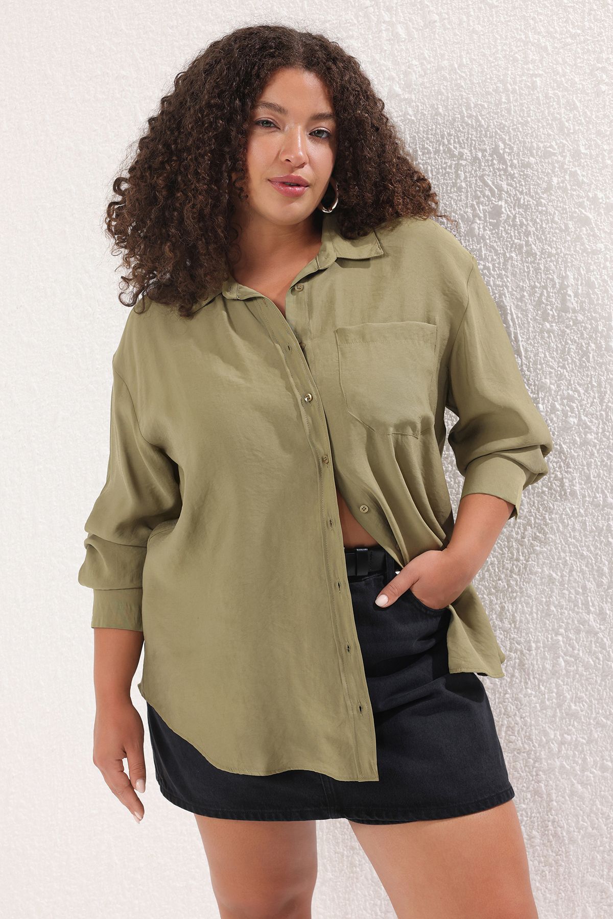 Trendyol Curve Koszula W Kolorze Khaki, Modalna, Miękka W Dotyku, Tkana, Plus Size Kobieta - 54