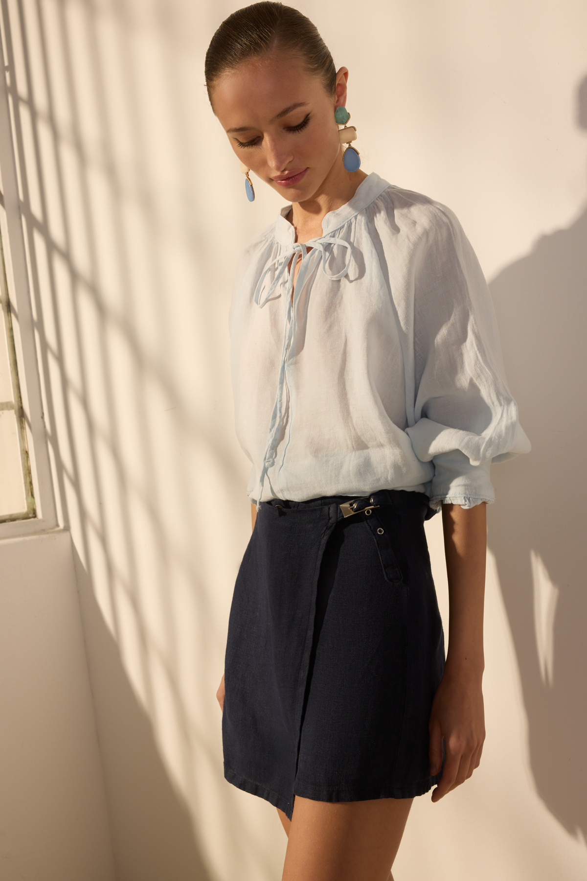 Trendyolmilla  Lacivert %100 Keten Aksesuar Detaylı Şort Etek TWOSS25SR00091 - Görsel 2