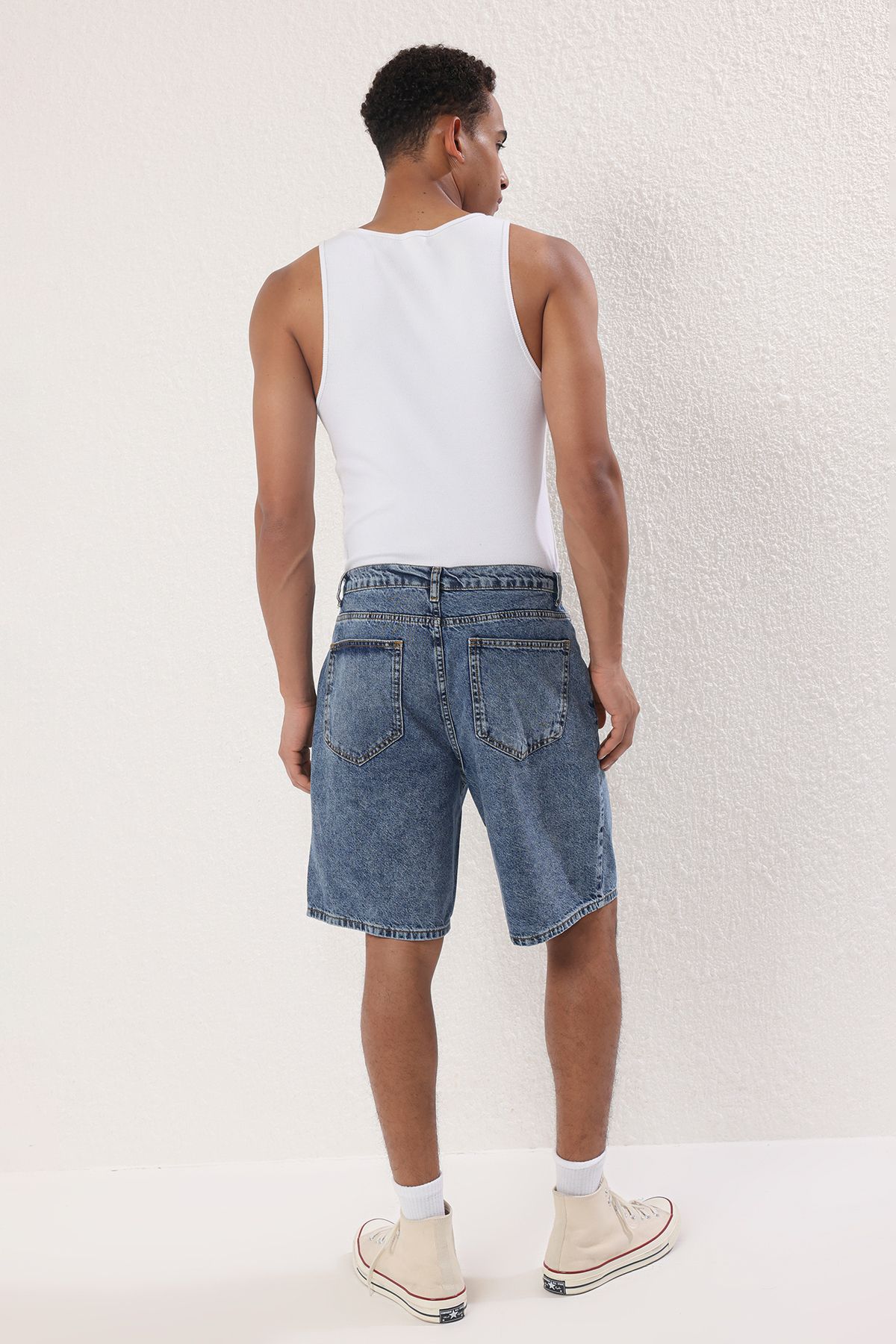 Trendyol Collection-Modré Baggy Fit More Sustinable džínové šortky TMNSS25SR00054 4