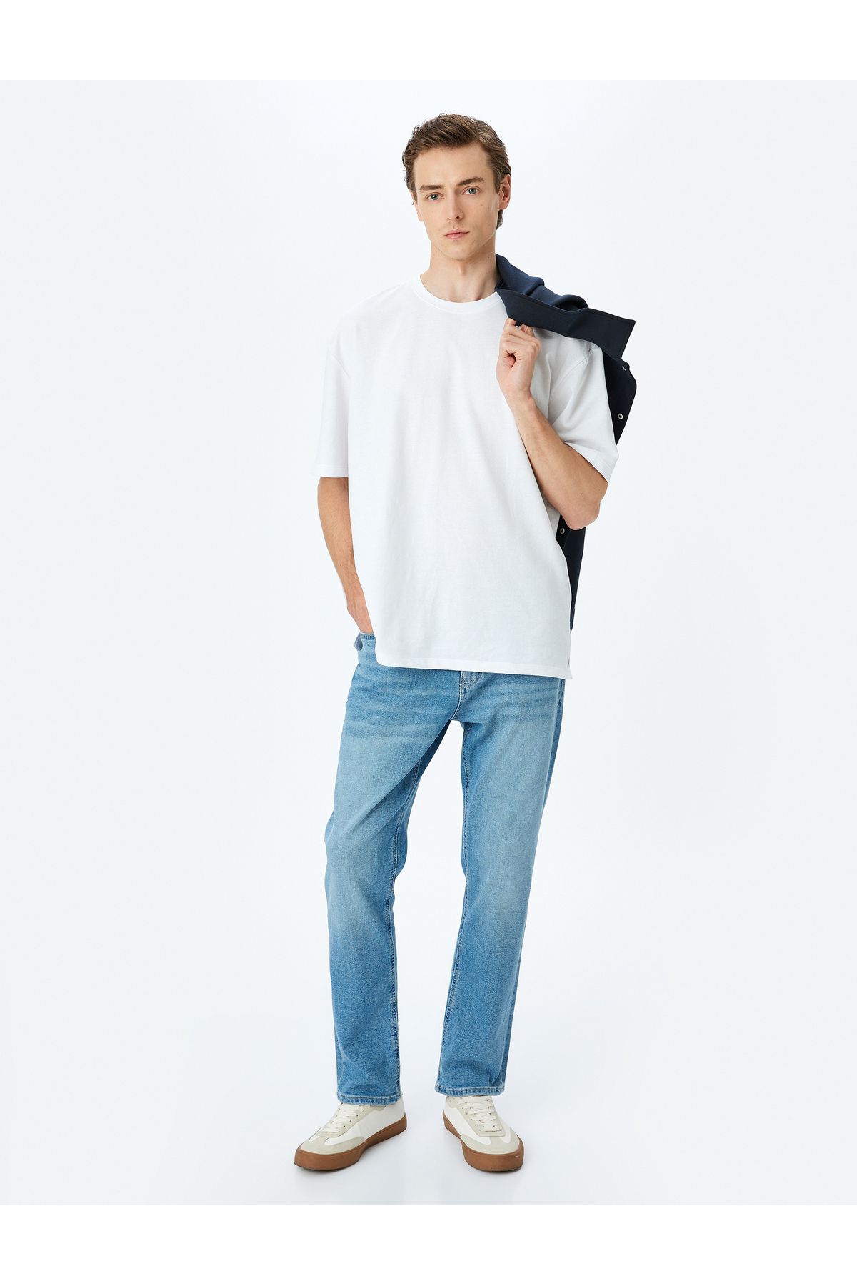 Koton Yeni Sezon Normal Bel Düğmeli Pamuklu Straight Fit Kot Pantolon - Mark Jean