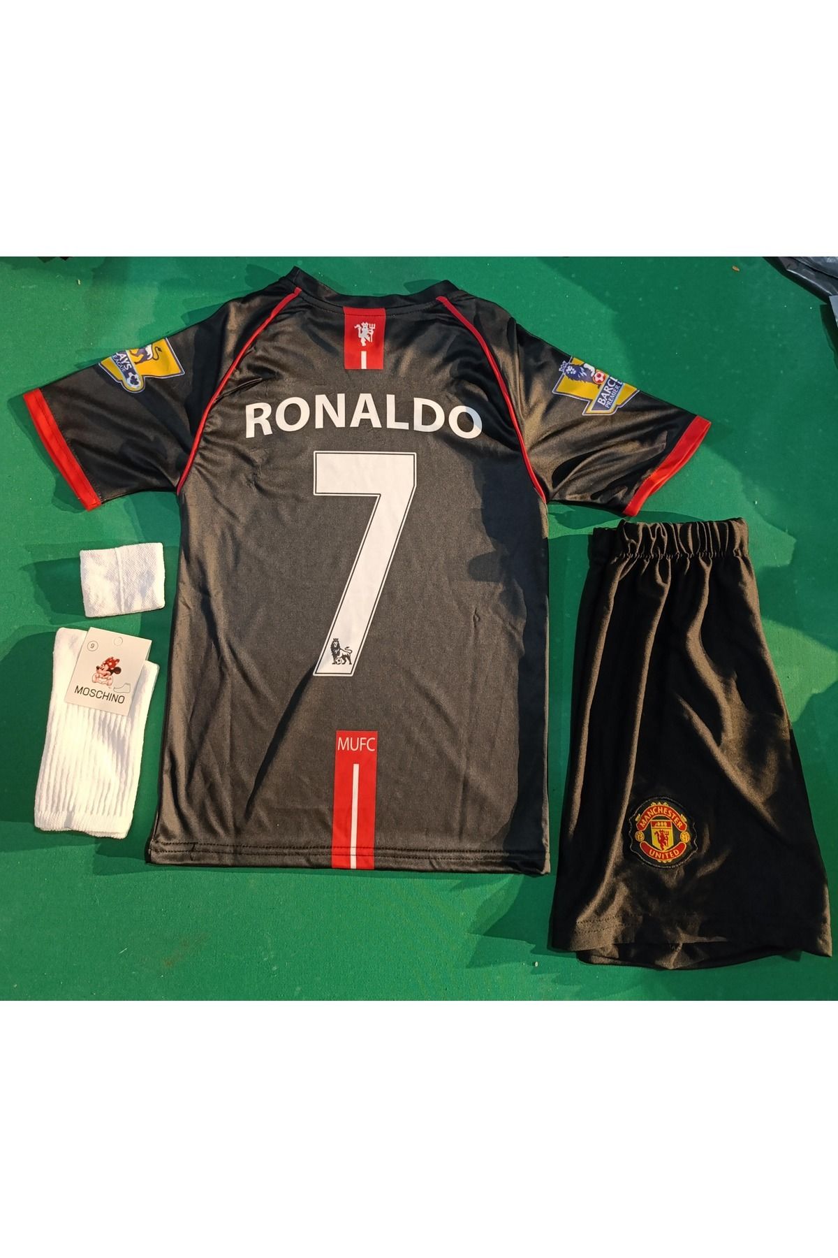 Atlas Global MANCHESTER UNİTED 2008 RONALDO SİYAH ÇOCUK FORMA 4 LÜ SET. FORMA+ŞORT+ÇORAP+BİLEKLİK