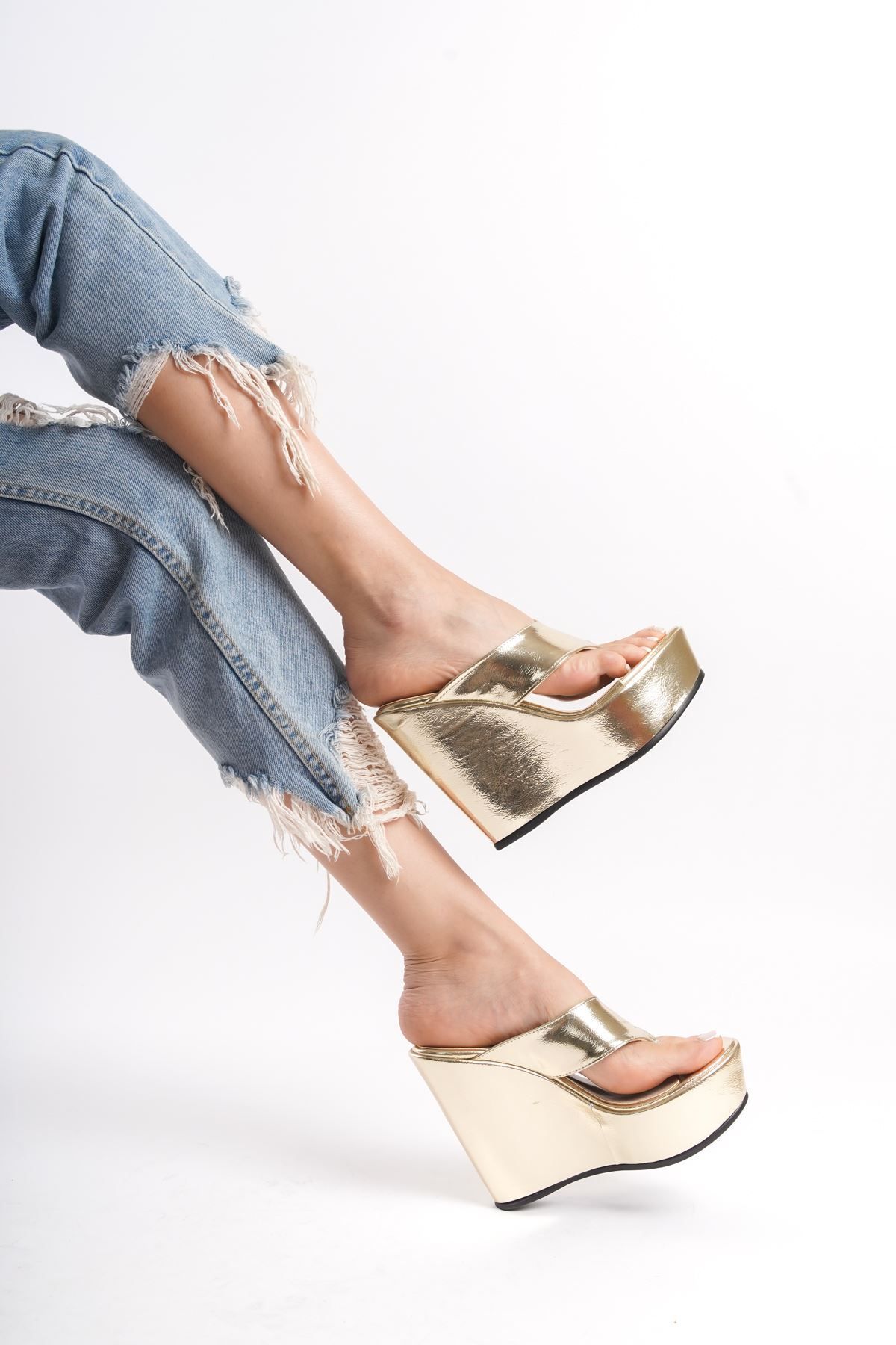 owwox club-Ophelia; Gold, 12 cm Wedge Heeled Flip Flops 2