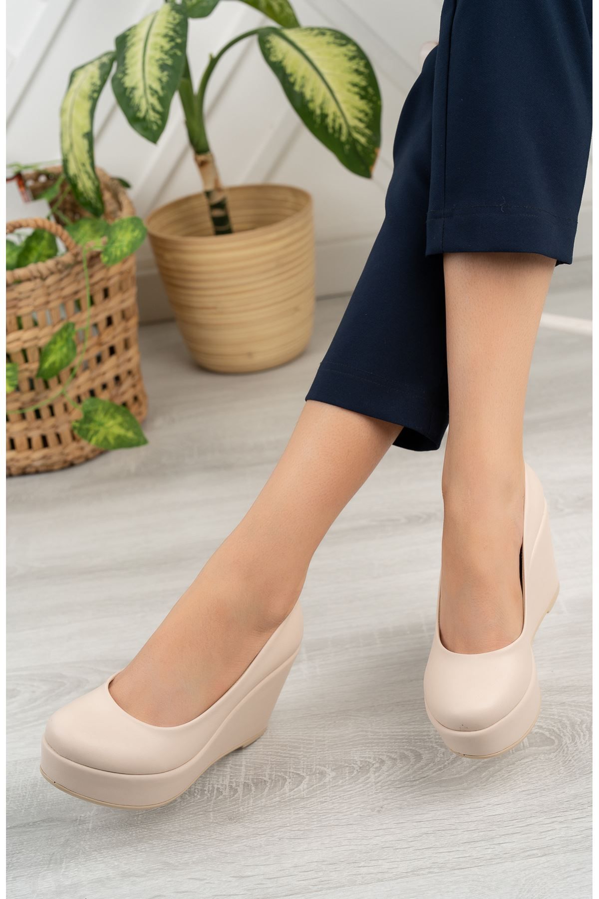 owwox club-Pantofi Romano din piele crem, tocuri cu pană de 9 cm (PRODUS DE MOLD ÎNGUST) 2