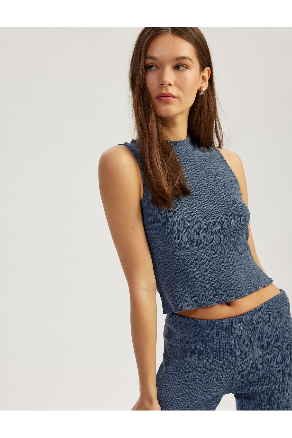 Koton Yeni Sezon Slim Fit Bisiklet Yaka Kolsuz Bürümcük Crop Üst Bürümcük