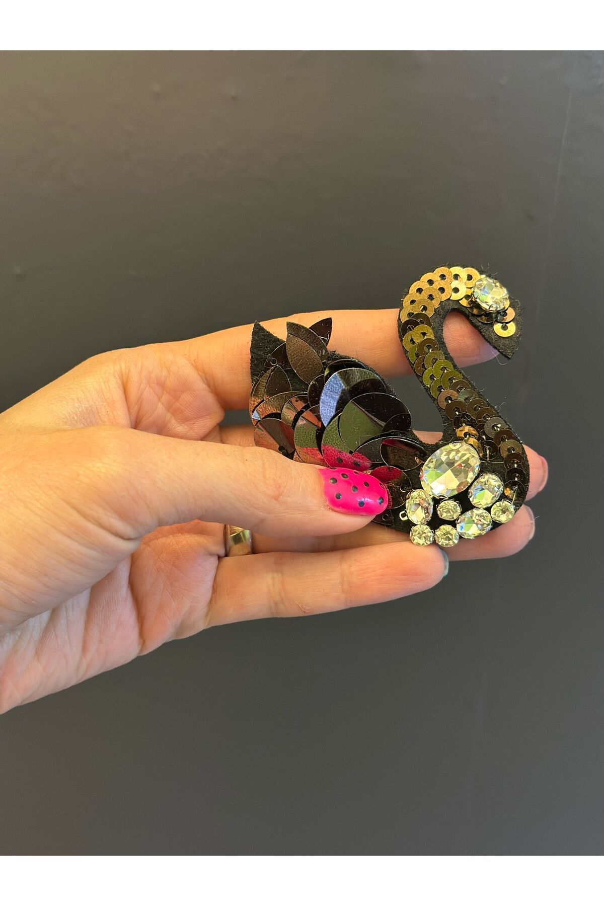 Gönülden Tasarım ZİRKON TAŞLI PAYET KANATLI KUĞU ARMA DİKİŞ APLİKE 7X6 CM