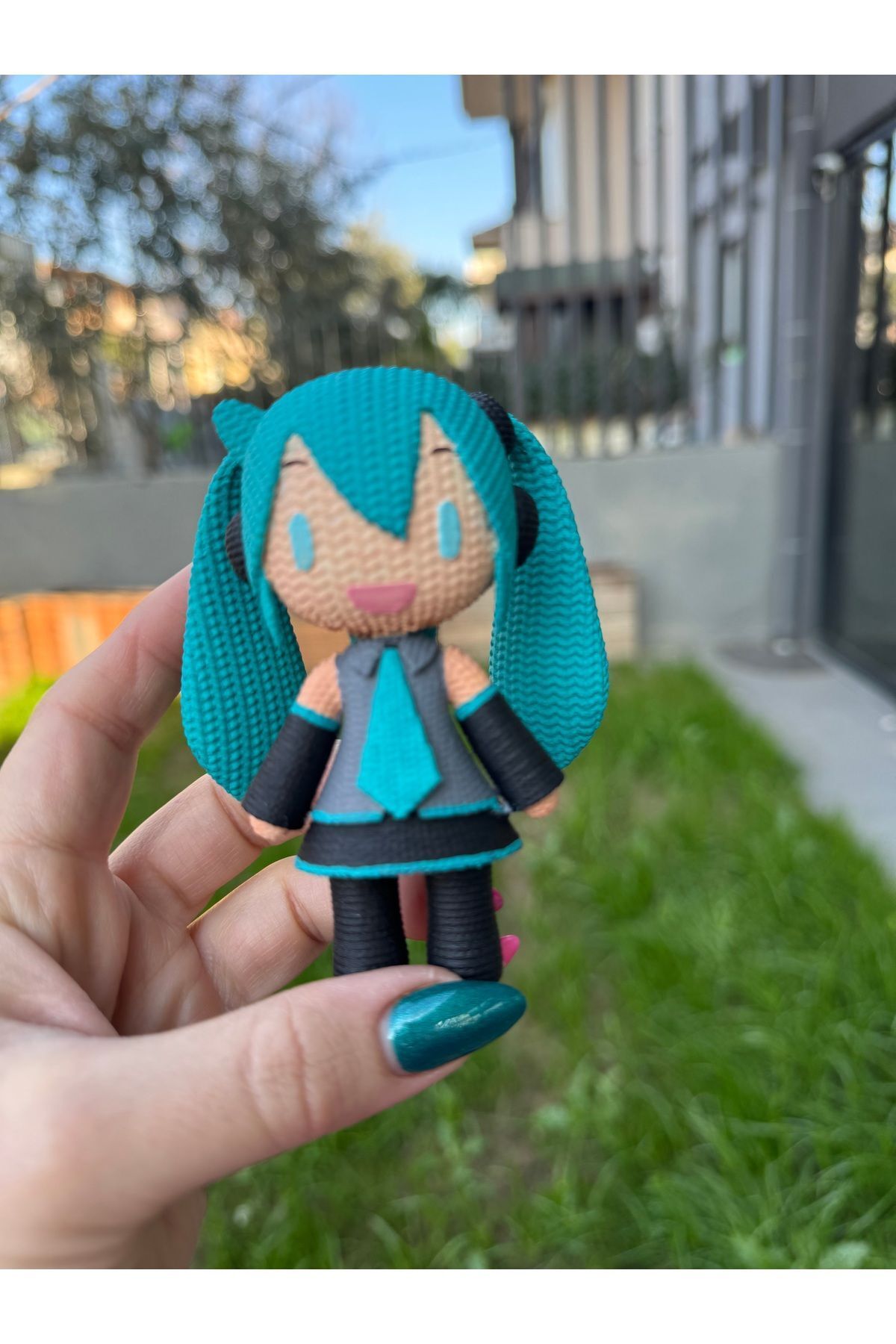 SerenityHaven Hatsune Miku Örgü Desenli PLA Dekoratif Model (Boyalı Özel Tasarım)