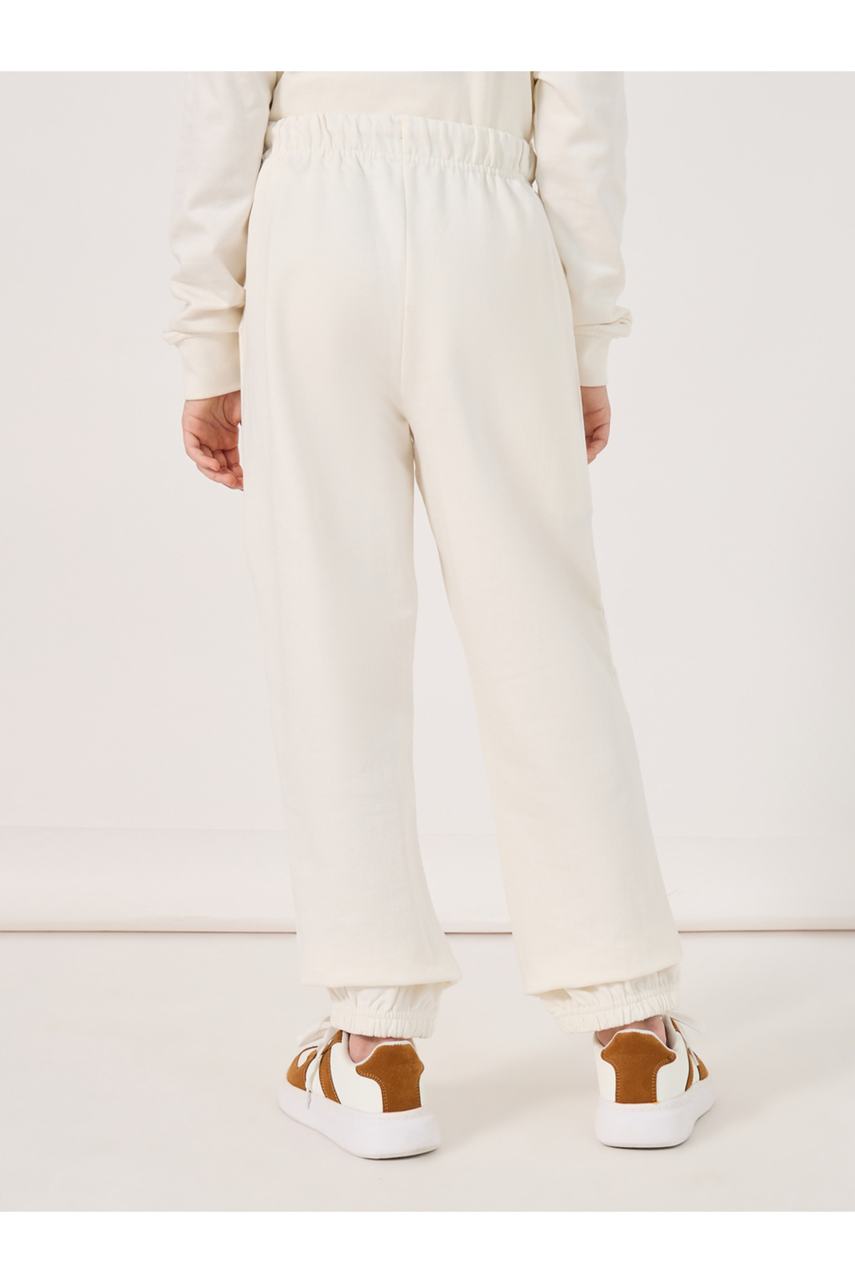 Styli-Slogan Printed Regular Fit Joggers 4