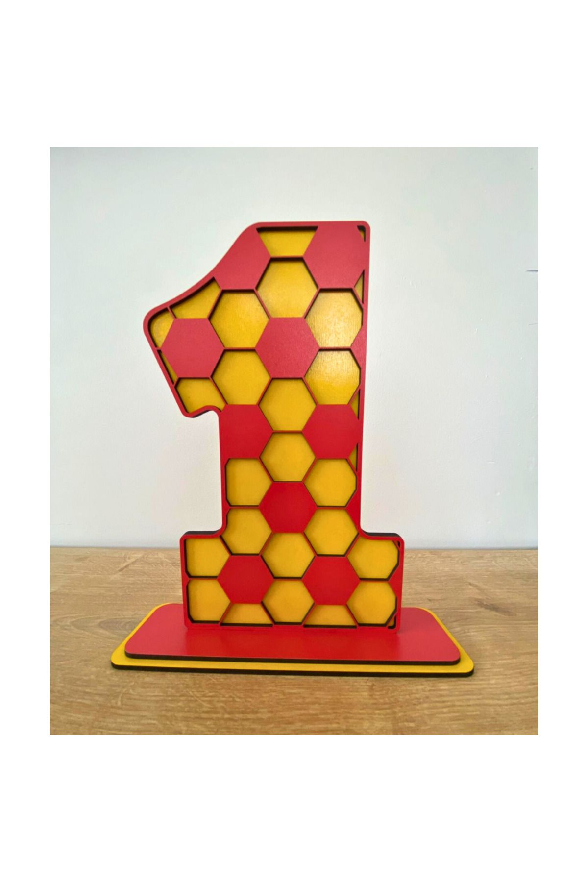 WoodenZoo 1 Yaş Doğum Günü Masa Dekoru-2 (Galatasaray temalı sarı-kırmızı)