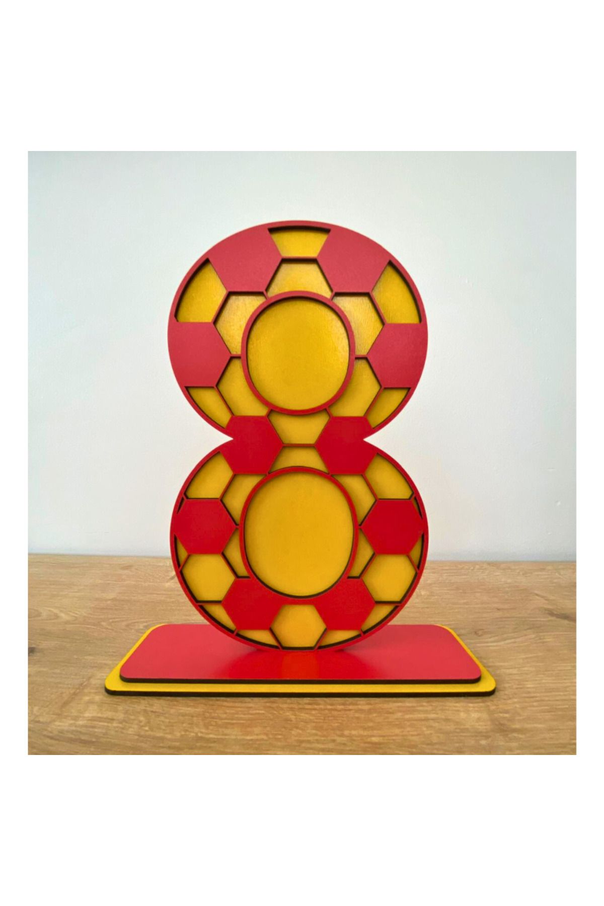 WoodenZoo 8 Yaş Doğum Günü Masa Dekoru-2 (Galatasaray temalı sarı-kırmızı)