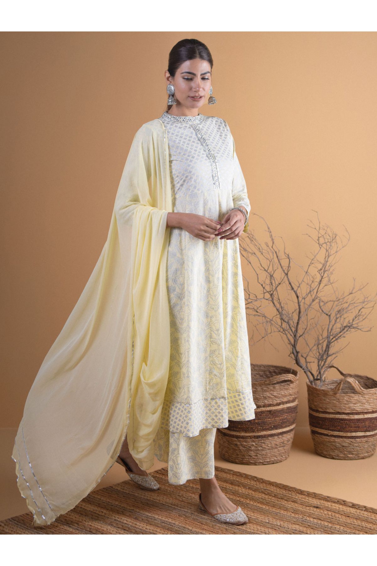 Libas By Styli-طقم كورتا مطبوع على شكل حرف A مع بالازو ودوباتا شيفون سادة 3