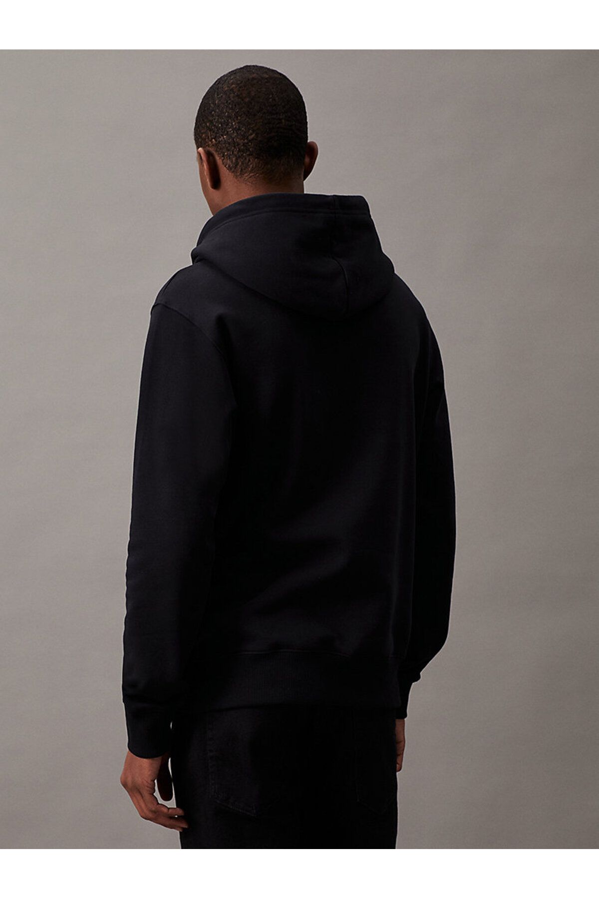 Calvin Klein-J30j320934-beh Core Monogram Pánska mikina s kapucňou Crew Neck Regular Fit Plain Black 2