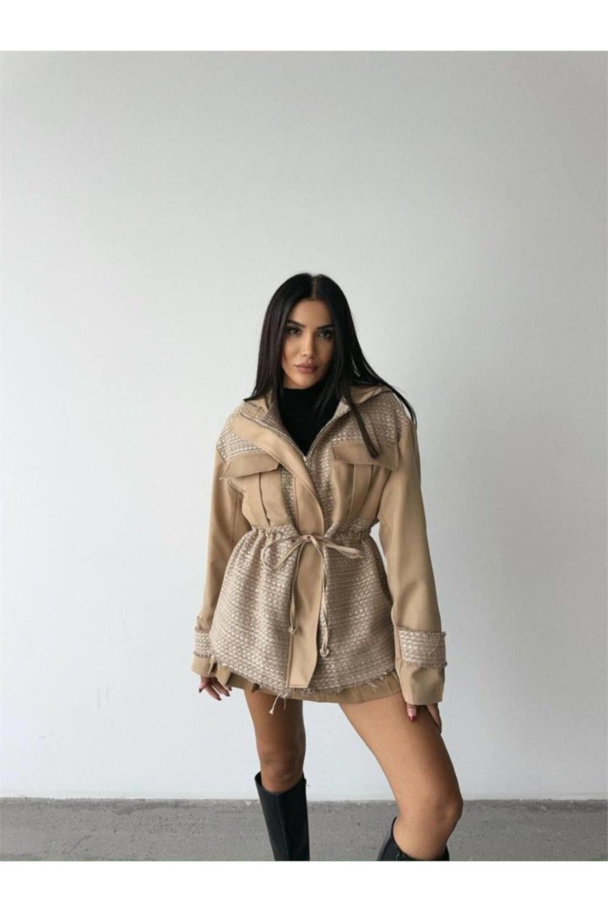 MODA CHANEL -TRENCH GARNİLİ KAPİŞONLU BELDEN BÜZGÜLÜ MONT - Bej