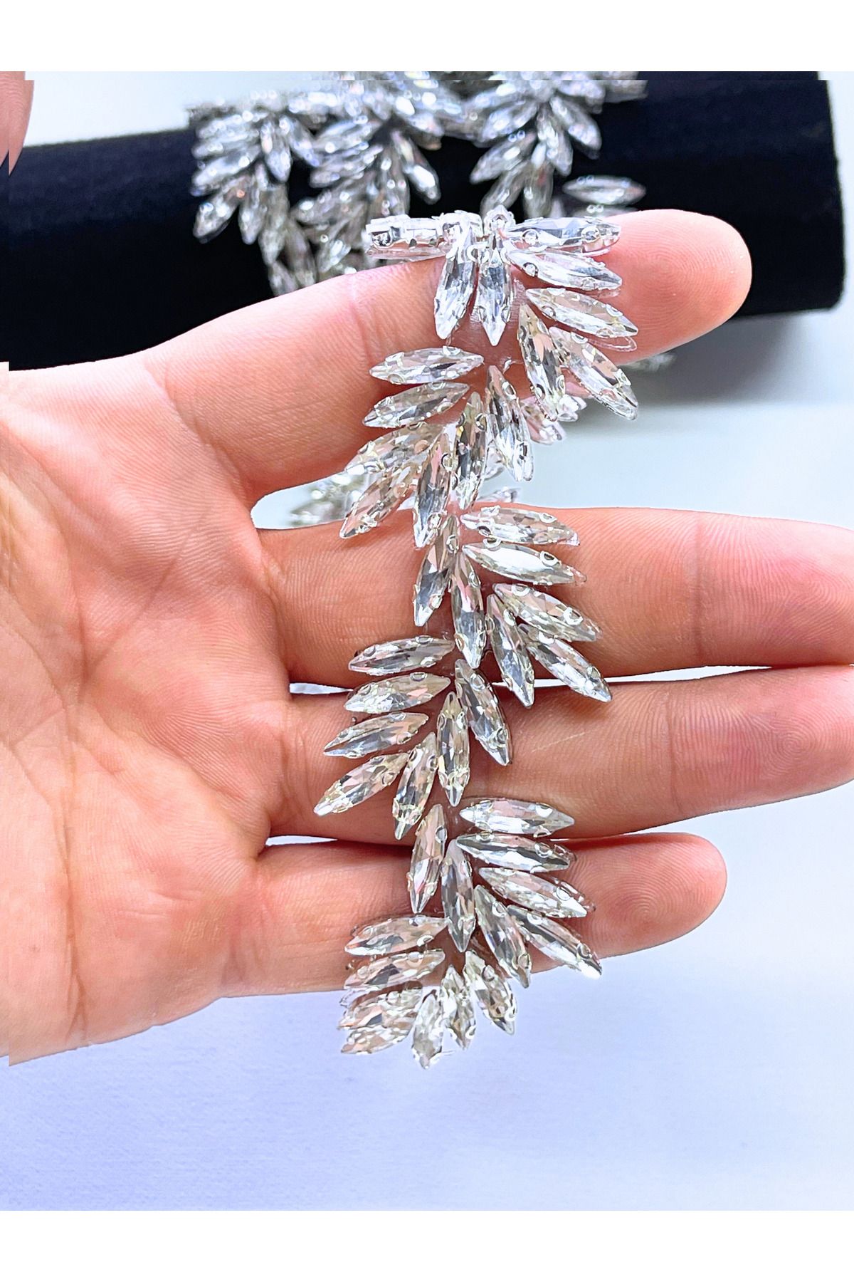 WeddingShopStone Işıltılı Zarafet: Kristal Taşlı Ütüyle Yapışan Aplik Şerit - Giyim Tekstil Hobi 50cm