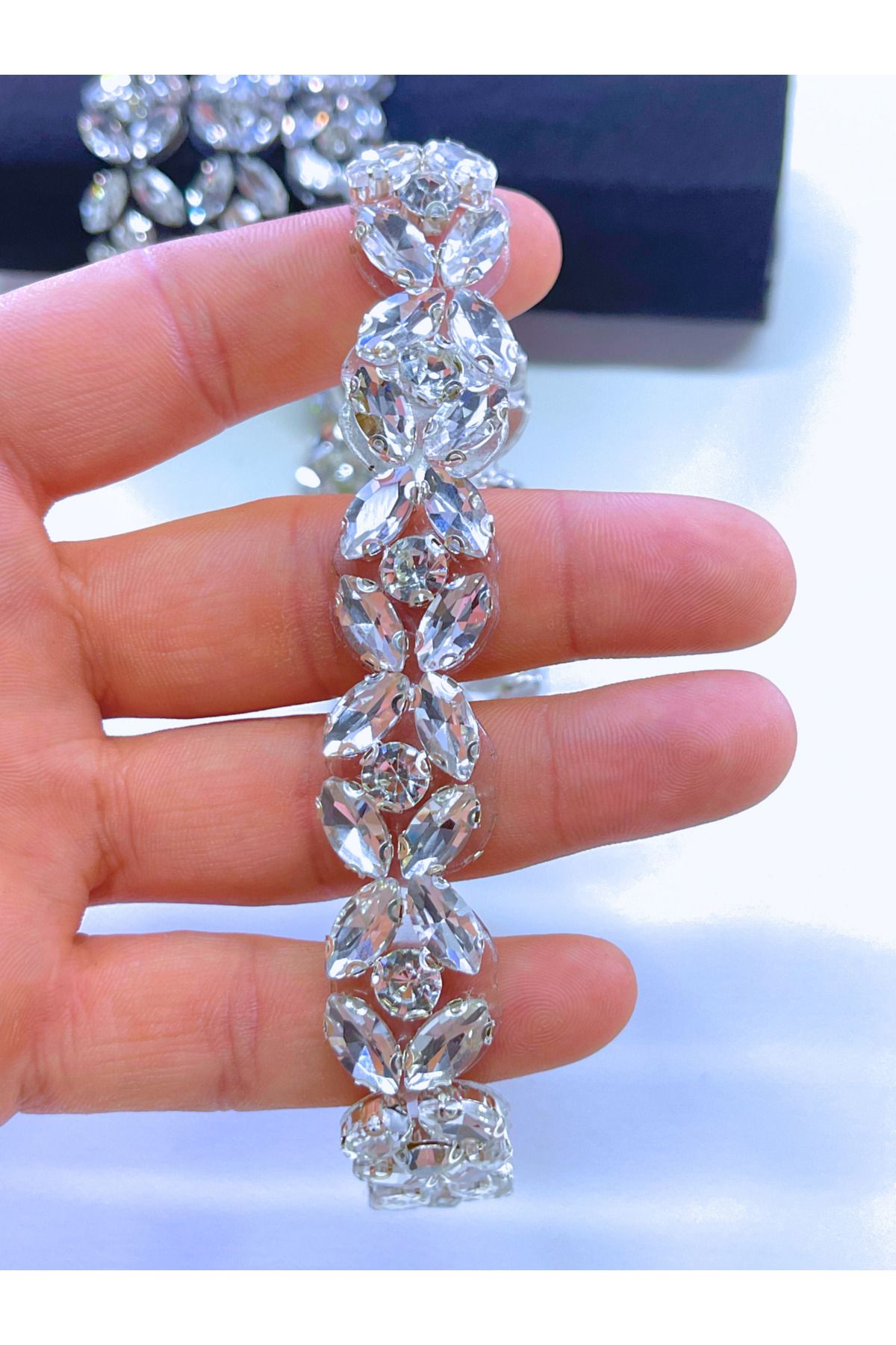 WeddingShopStone Işıltılı Zarafet: Kristal Taşlı Ütüyle Yapışan Aplik Şerit - Giyim Tekstil Hobi 50cm