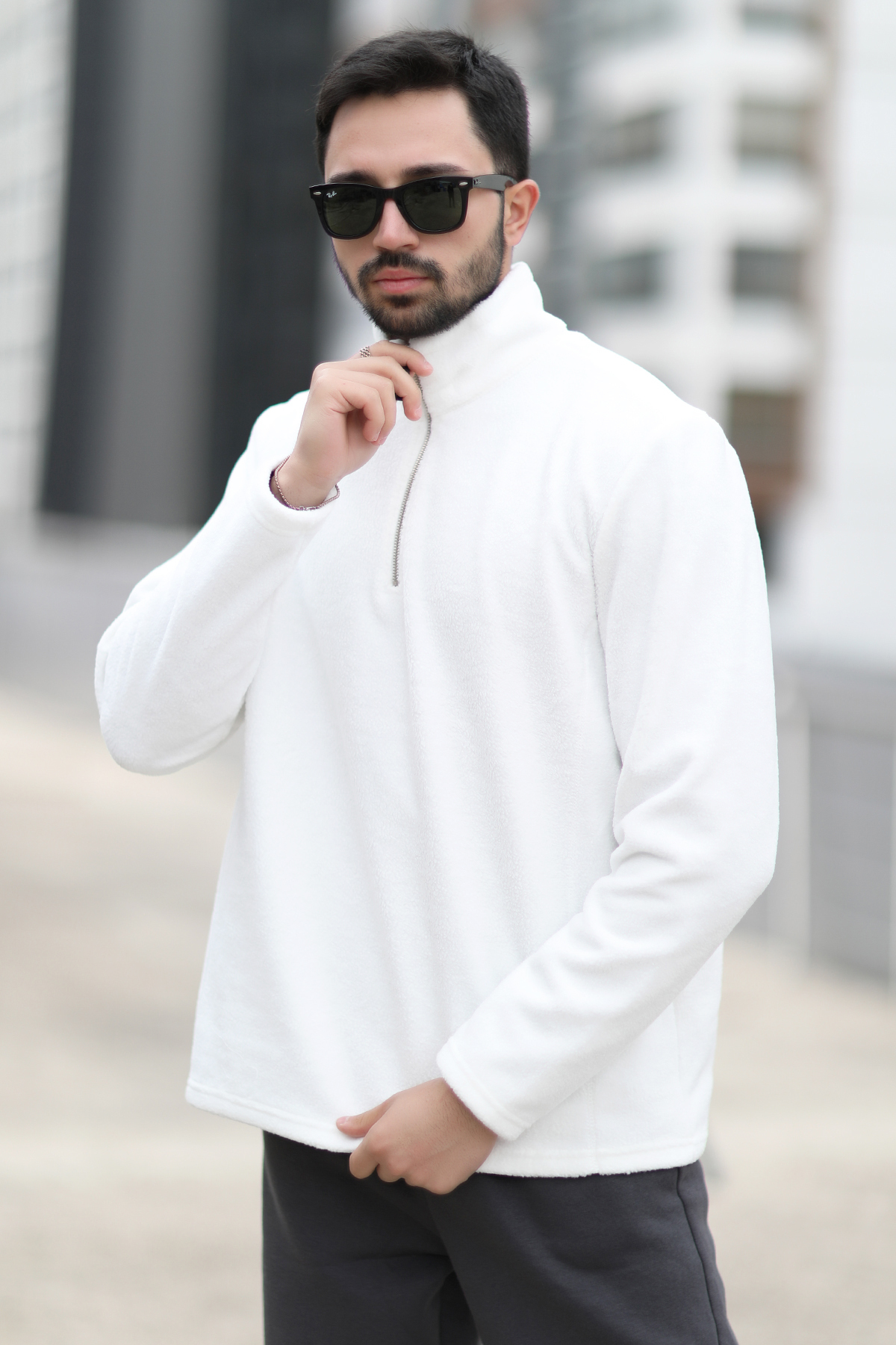 سویشرت مردانه زمستانی پشمی یقه اسکی سفید نیم زیپ - 6053 — اکرو 1055-6053 — تصویر 2 از 5
