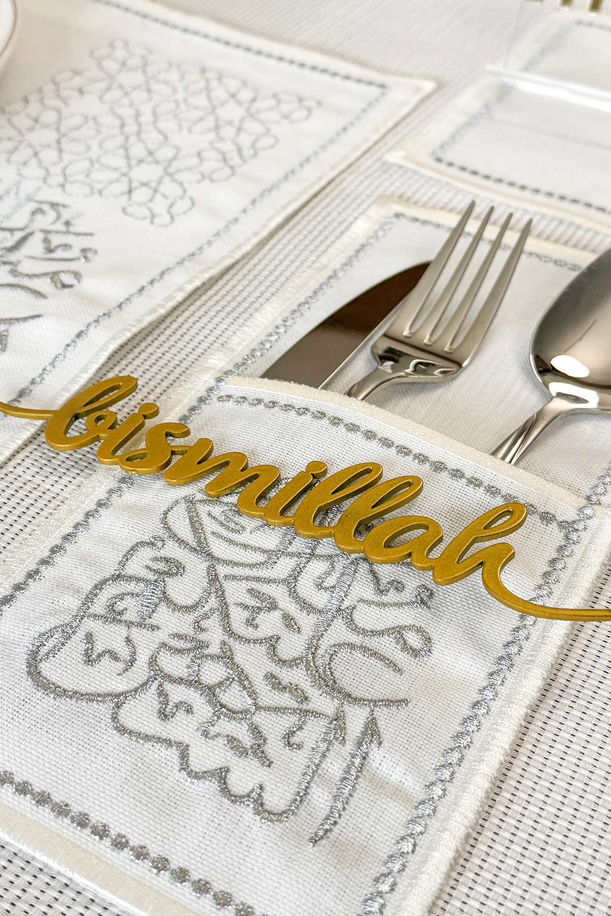 iwa concept-6-Person Dining Table American Service Set and Napkin Holder - Tableware Decoration 8