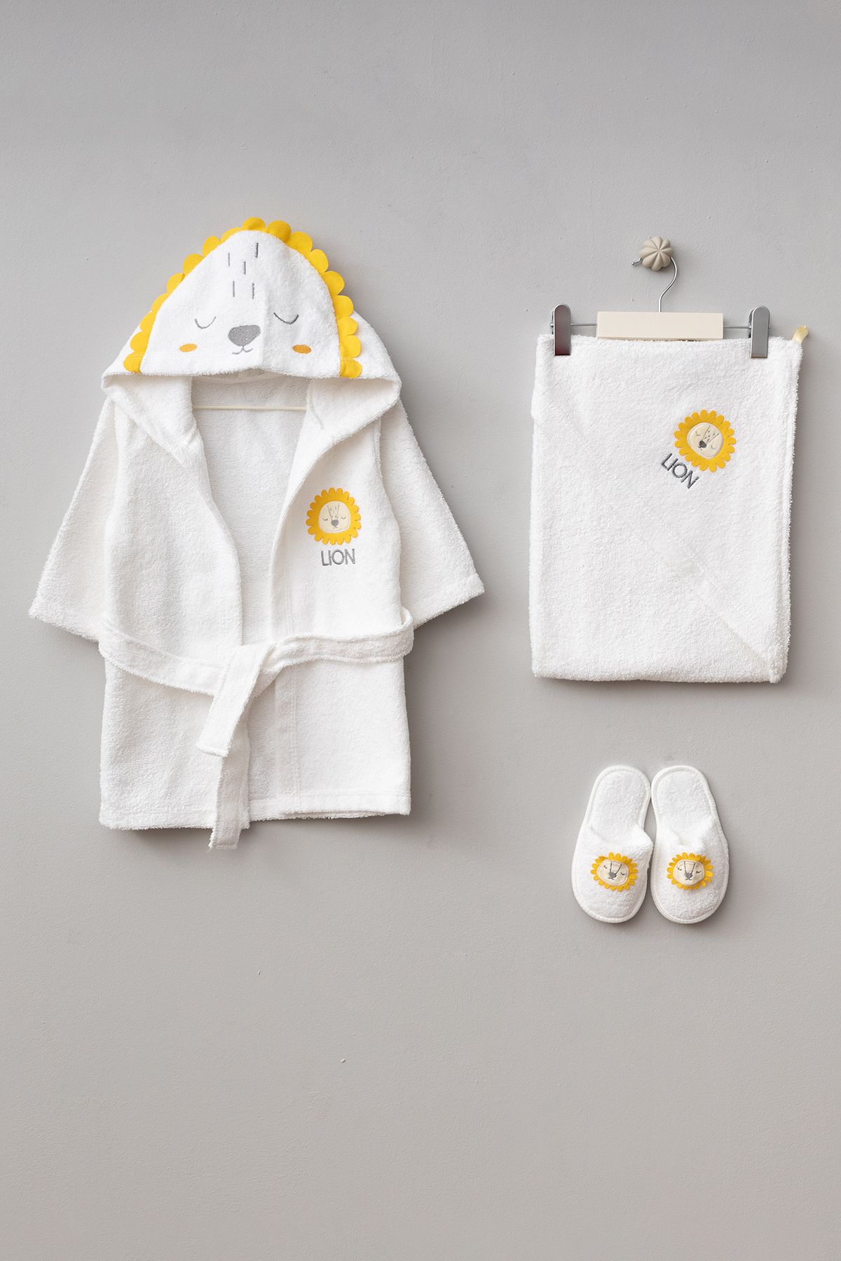 Bebitof-100% Cotton Bathrobe Set with Cute Lion Figure (0-2 Years) 1