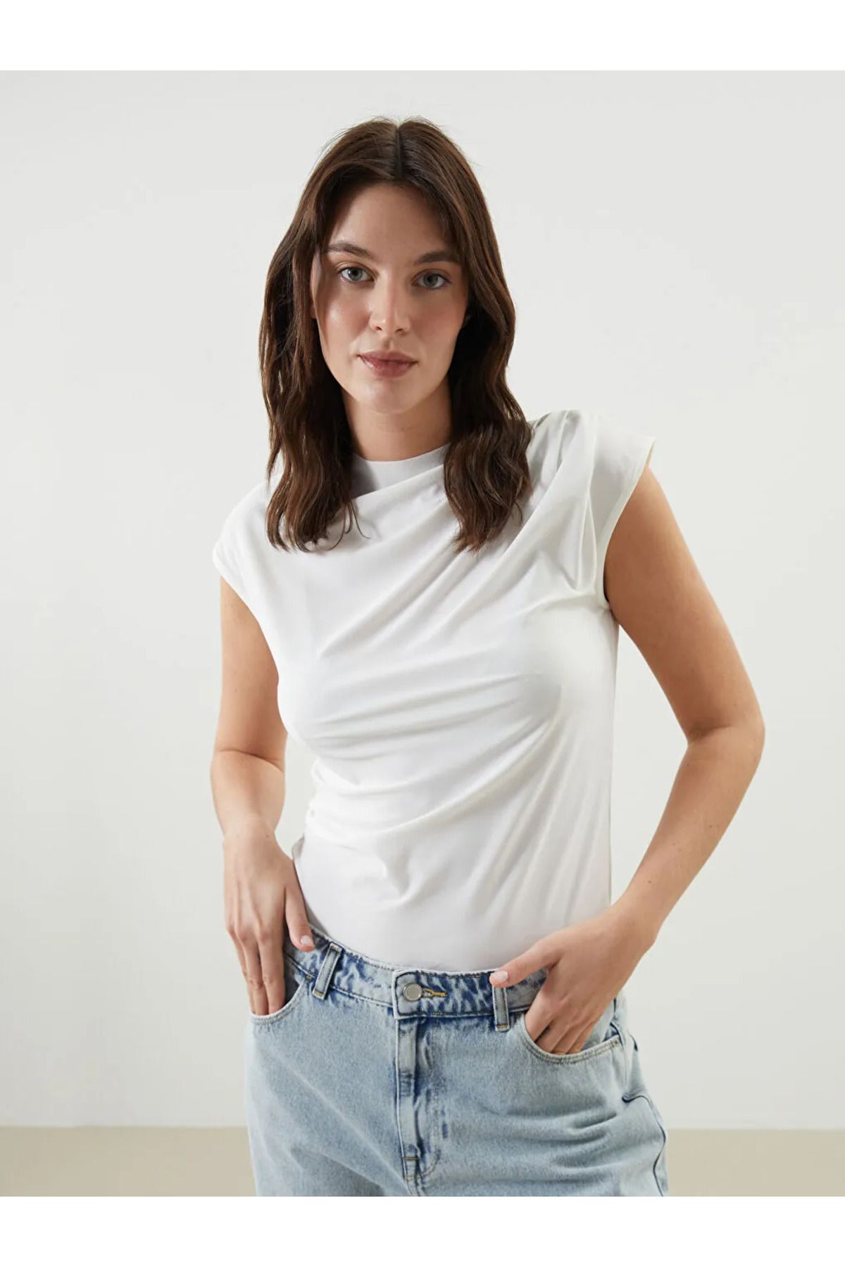 LC Waikiki LCW Vision Ekru Dik Yaka Kadın Bodysuit