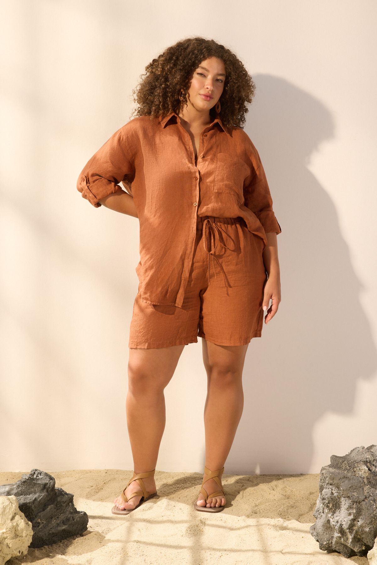 Trendyol Curve Braune Kurze Strandbekleidung Aus 100 % Leinen, Shorts Und Bermudas In Übergröße für Damen - 50